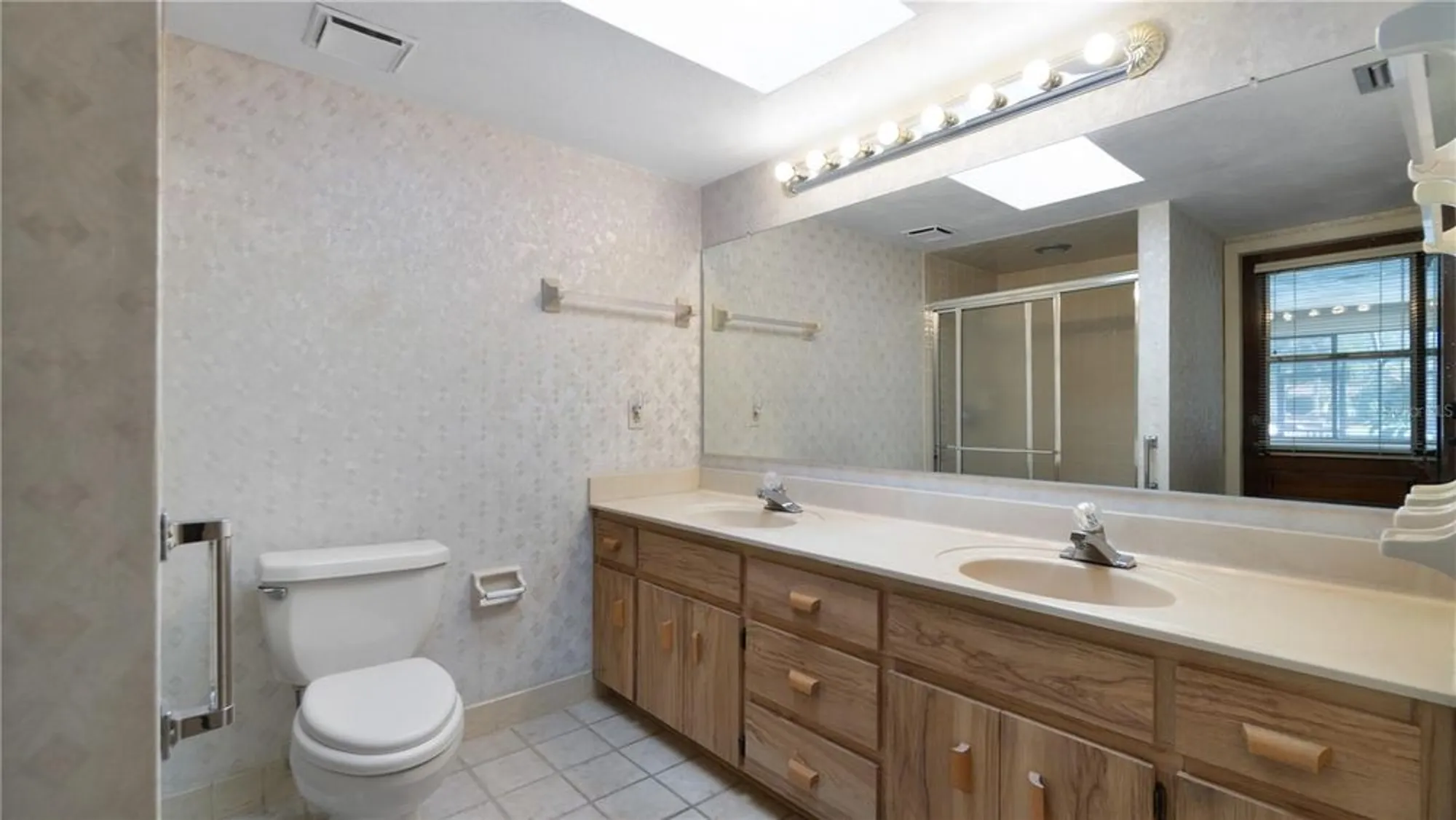 Property Slideshow image 25 of 50 | 965 pelican bay dr, Daytona Beach, FL, 32119