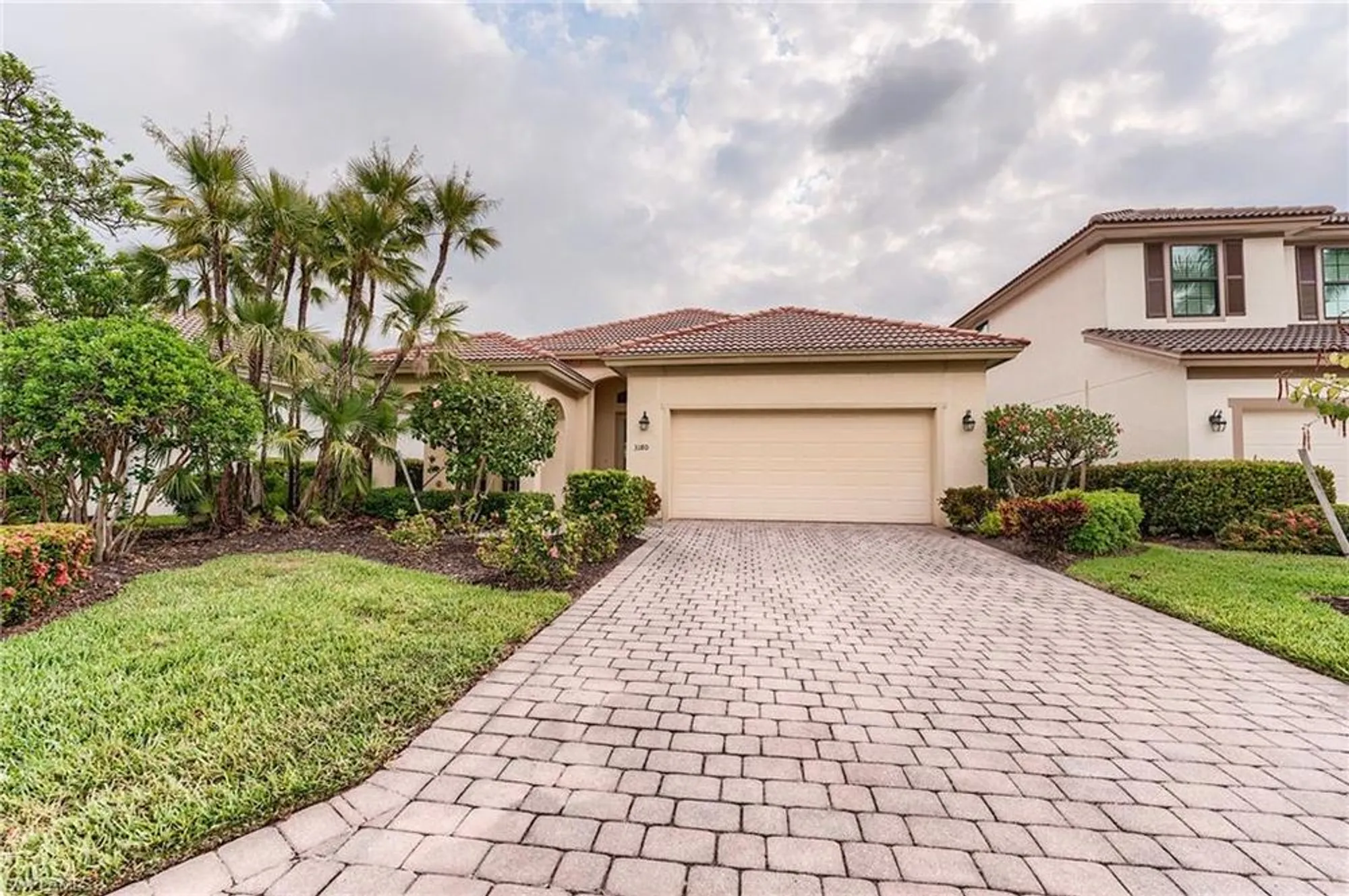 Property Slideshow image 2 of 38 | 3180 bramble cove ct, Fort Myers, FL, 33905