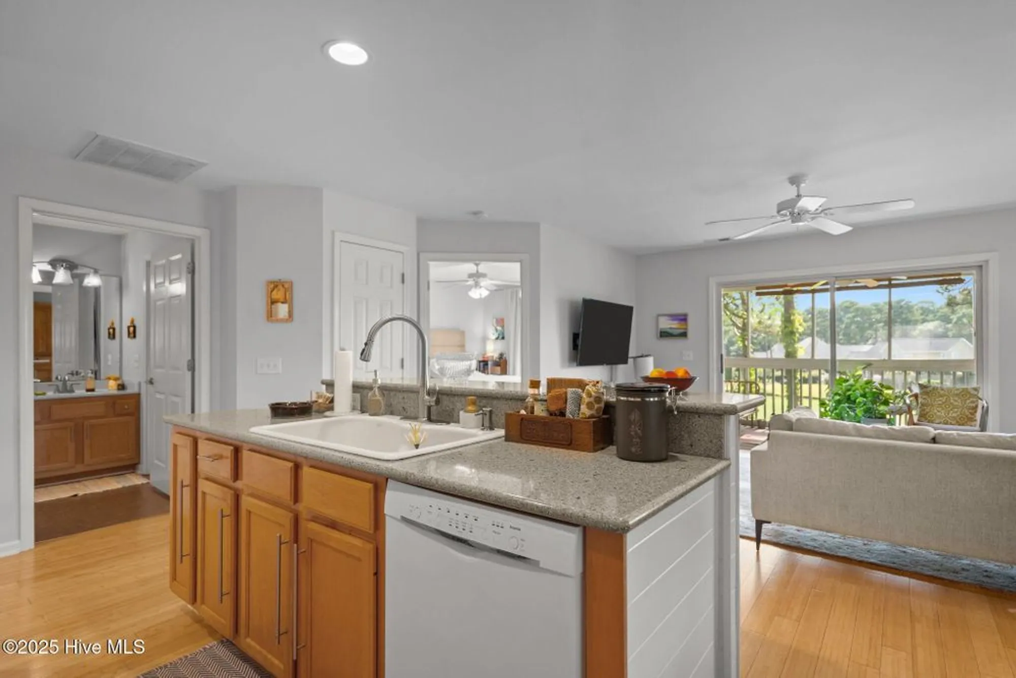 Property Slideshow image 9 of 38 | 3350 club villa dr se unit 1206, Southport, NC, 28461