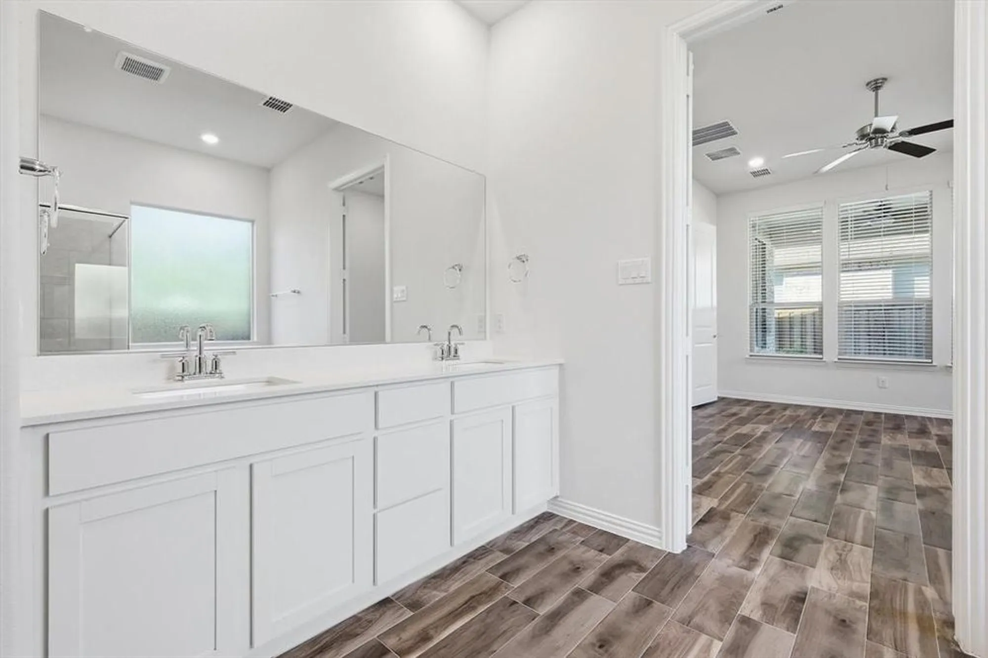 Property Slideshow image 21 of 40 | 4826 forest crest pkwy, Arlington, TX, 76005