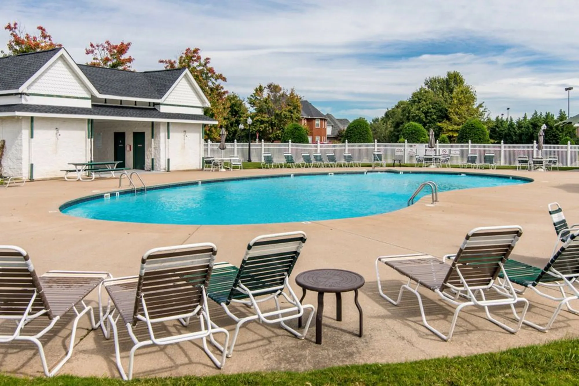 Property Slideshow image 29 of 36 | 327 forest glen cir, Murfreesboro, TN, 37128