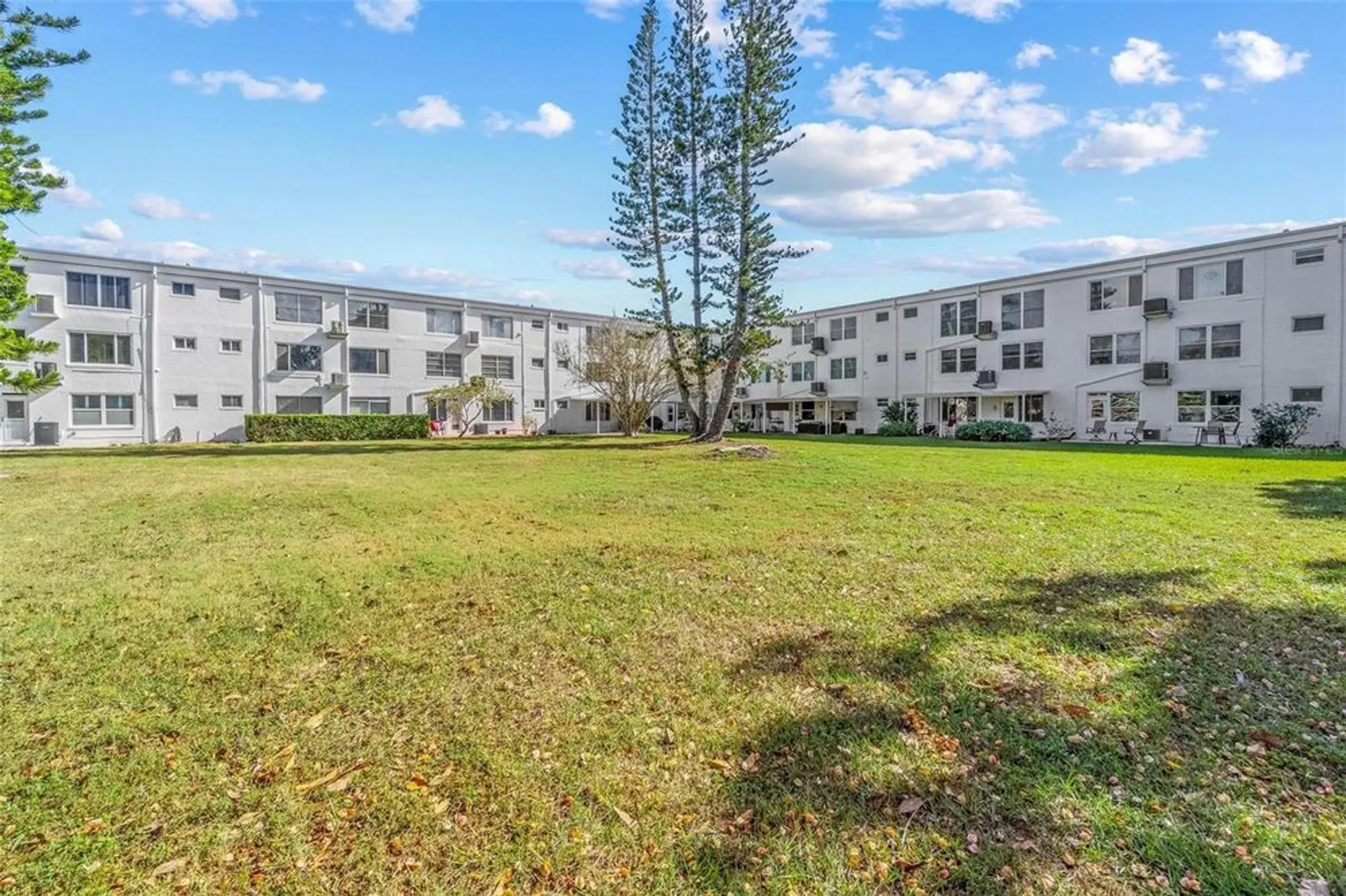 Property Slideshow image 18 of 70 | 2430 brazilia dr 28, Clearwater, FL, 33763