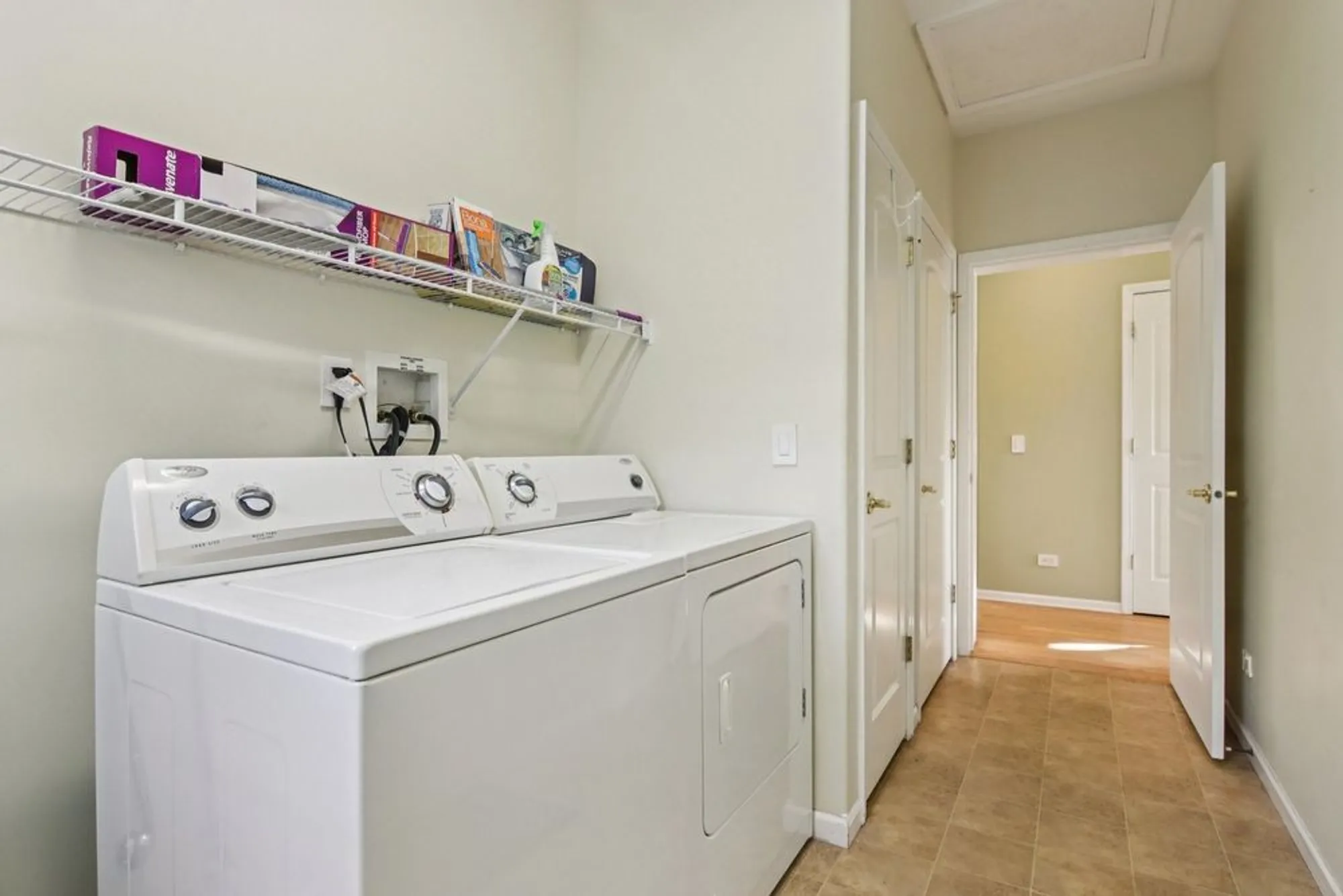 Property Slideshow image 25 of 39 | 328 legacy ct, Grayslake, IL, 60030