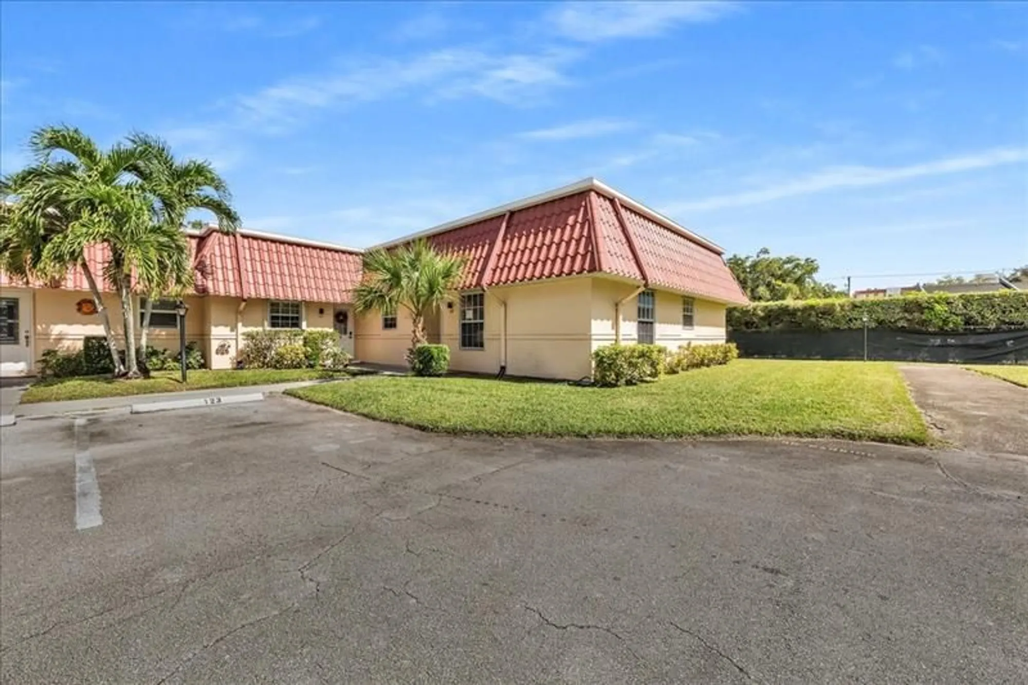 Property Slideshow image 2 of 38 | 123 amherst ln # 123, Lake Worth, FL, 33467