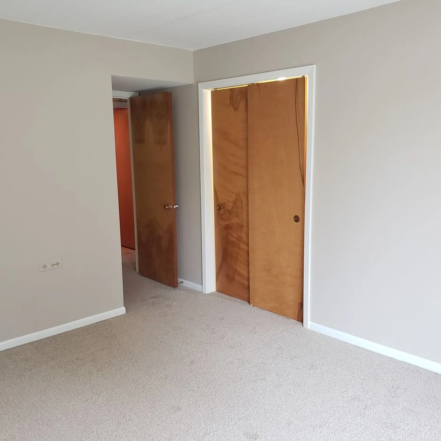 Property Slideshow image 10 of 20 | 5300 walnut ave 12b, Downers Grove, IL, 60515