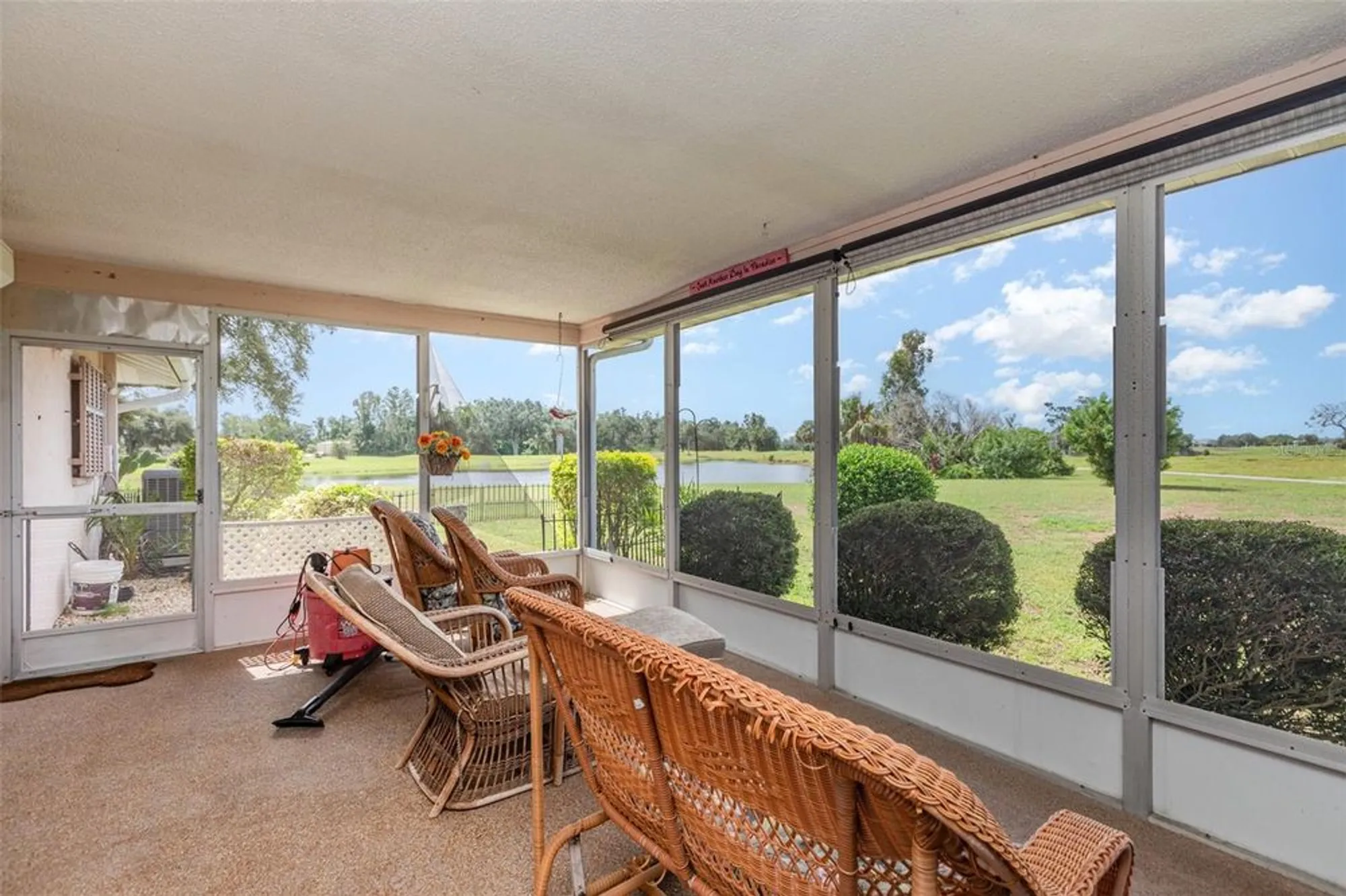 Property Slideshow image 27 of 48 | 305 cranston pl, Sun City Center, FL, 33573