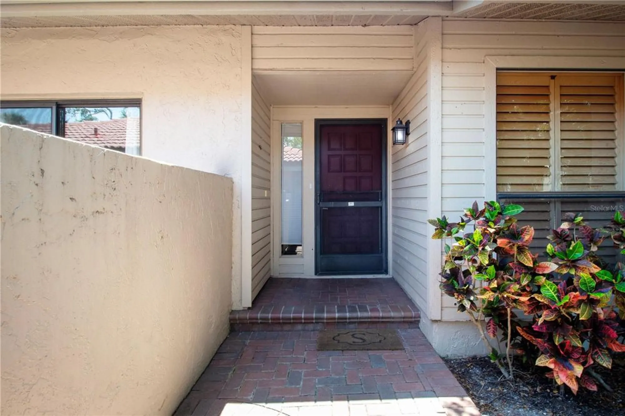 Property Slideshow image 10 of 48 | 4812 kestral park cir 20, Sarasota, FL, 34231