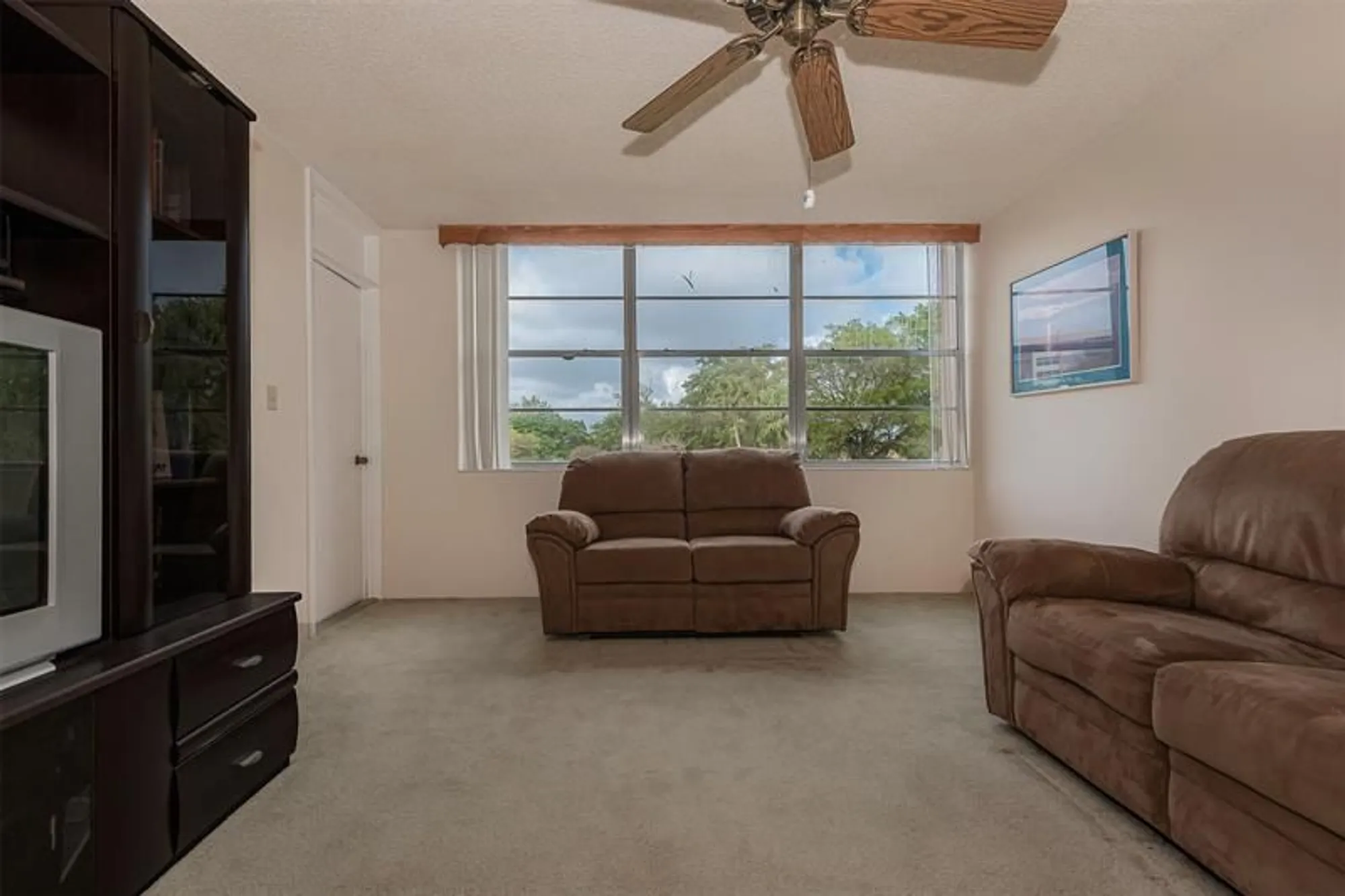 Property Slideshow image 10 of 30 | 1000 saint charles pl 220, Pembroke Pines, FL, 33026