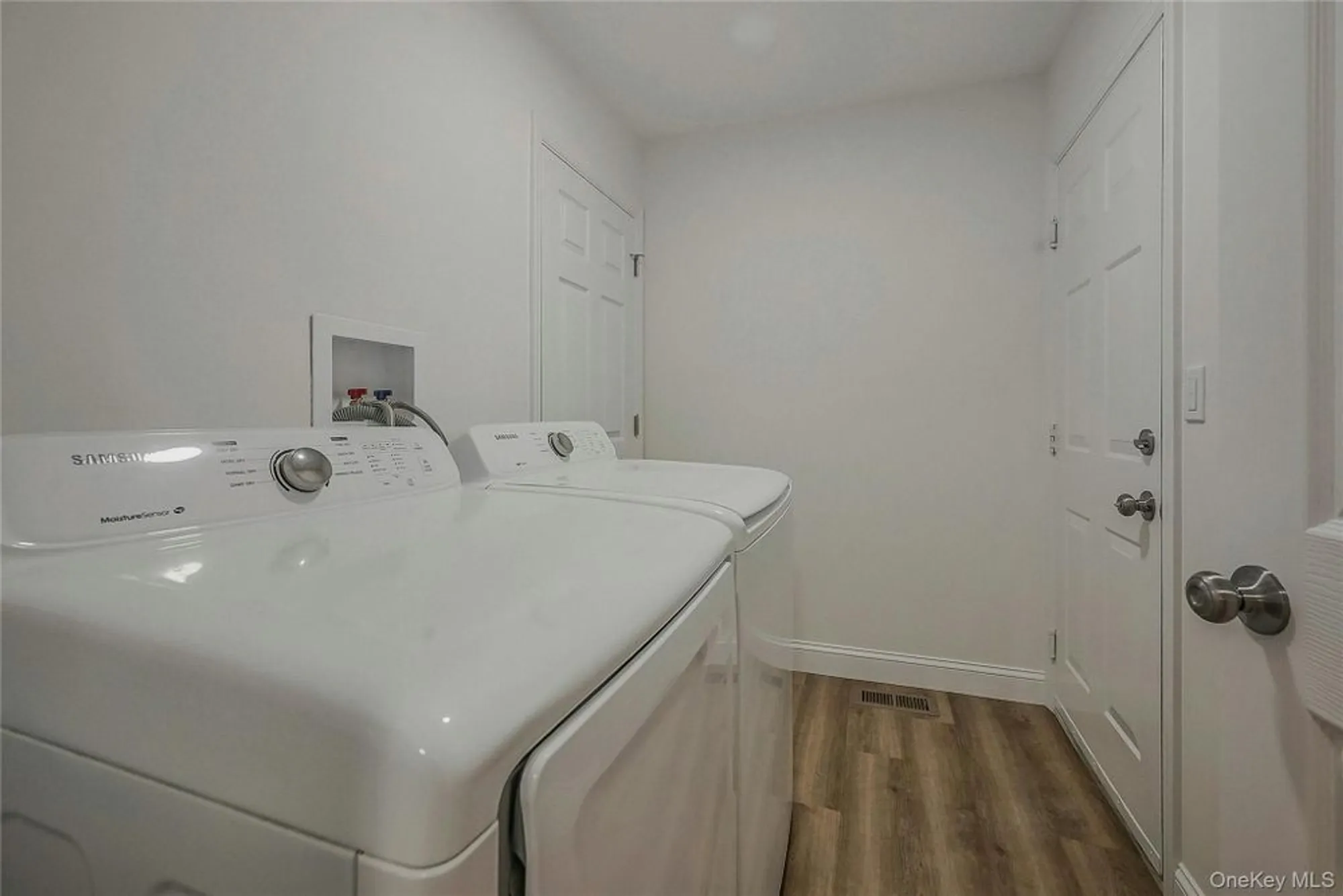 Property Slideshow image 7 of 47 | 98 scenic lake dr, Riverhead, NY, 11901