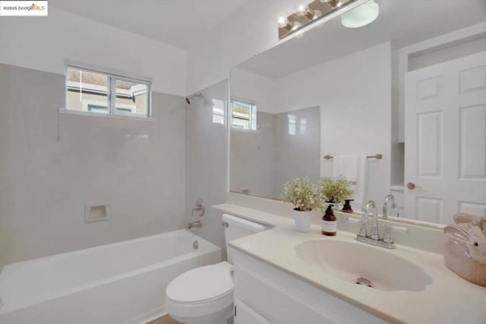 Property Slideshow image 22 of 44 | 1898 crispin dr, Brentwood, CA, 94513