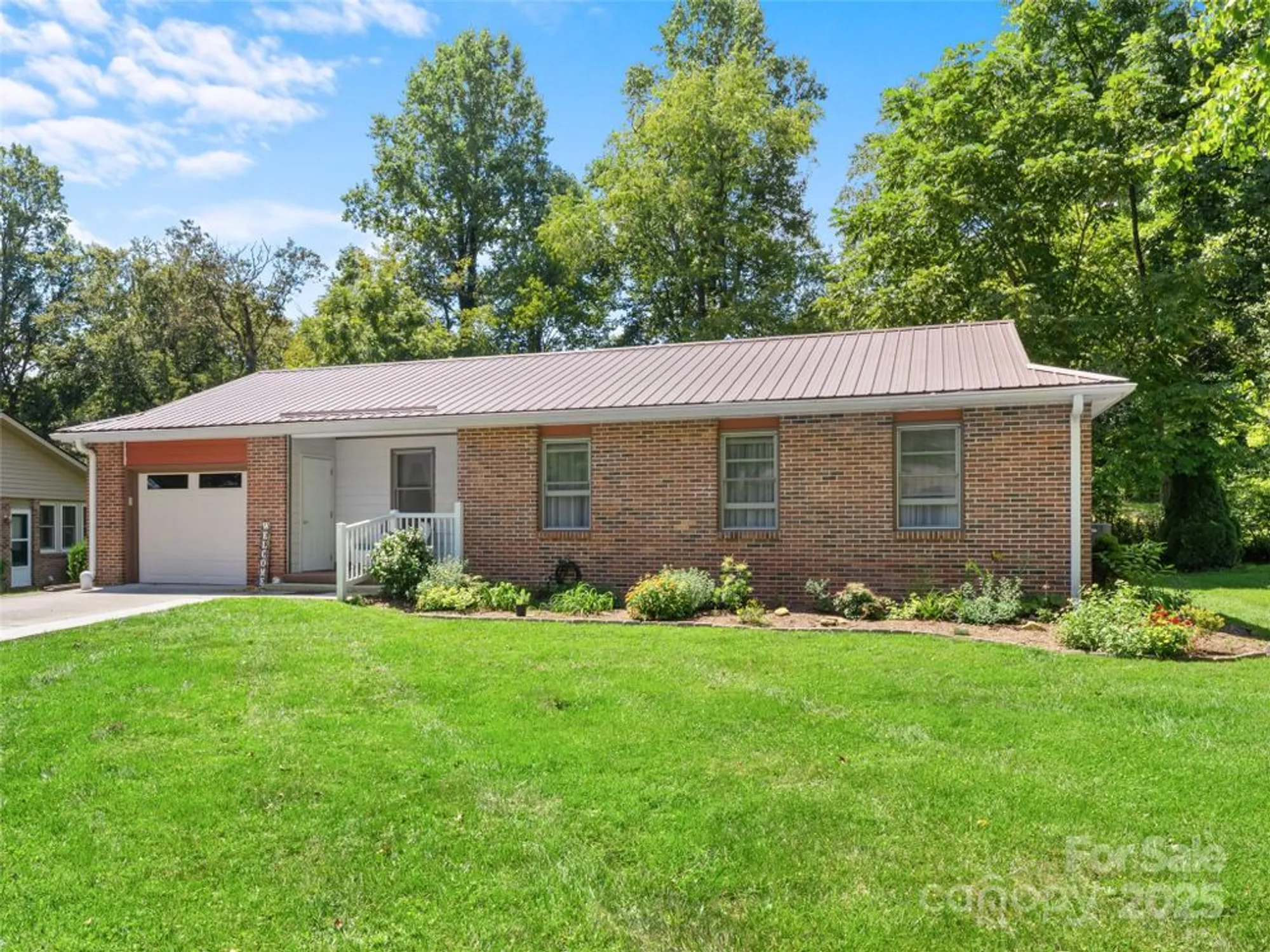 Property Slideshow image 2 of 37 | 33 resada dr, Brevard, NC, 28712