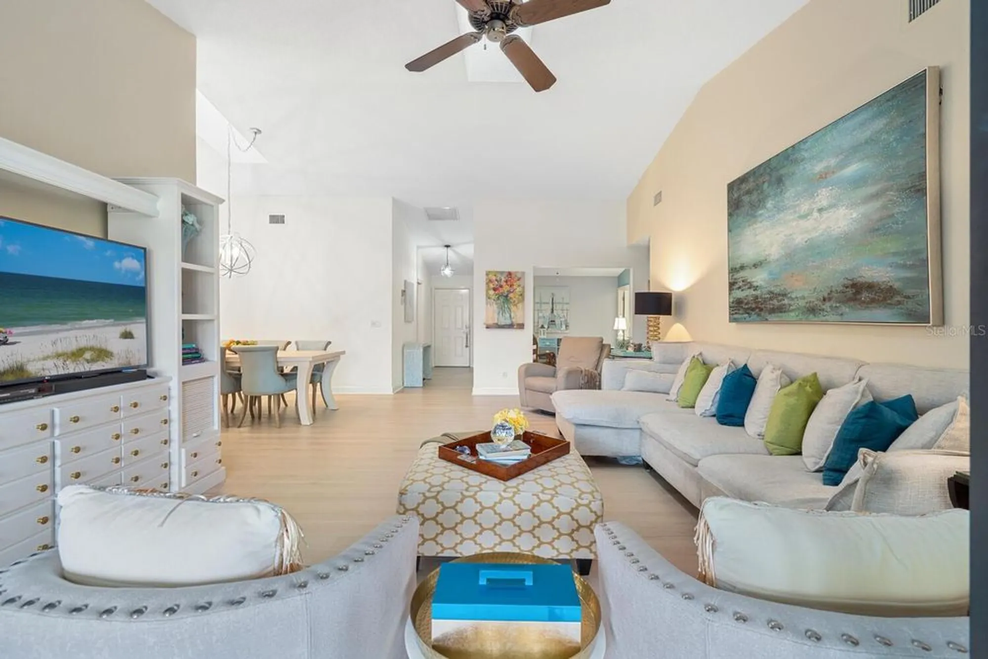 Property Slideshow image 9 of 49 | 4033 wilshire cir 139, Sarasota, FL, 34238