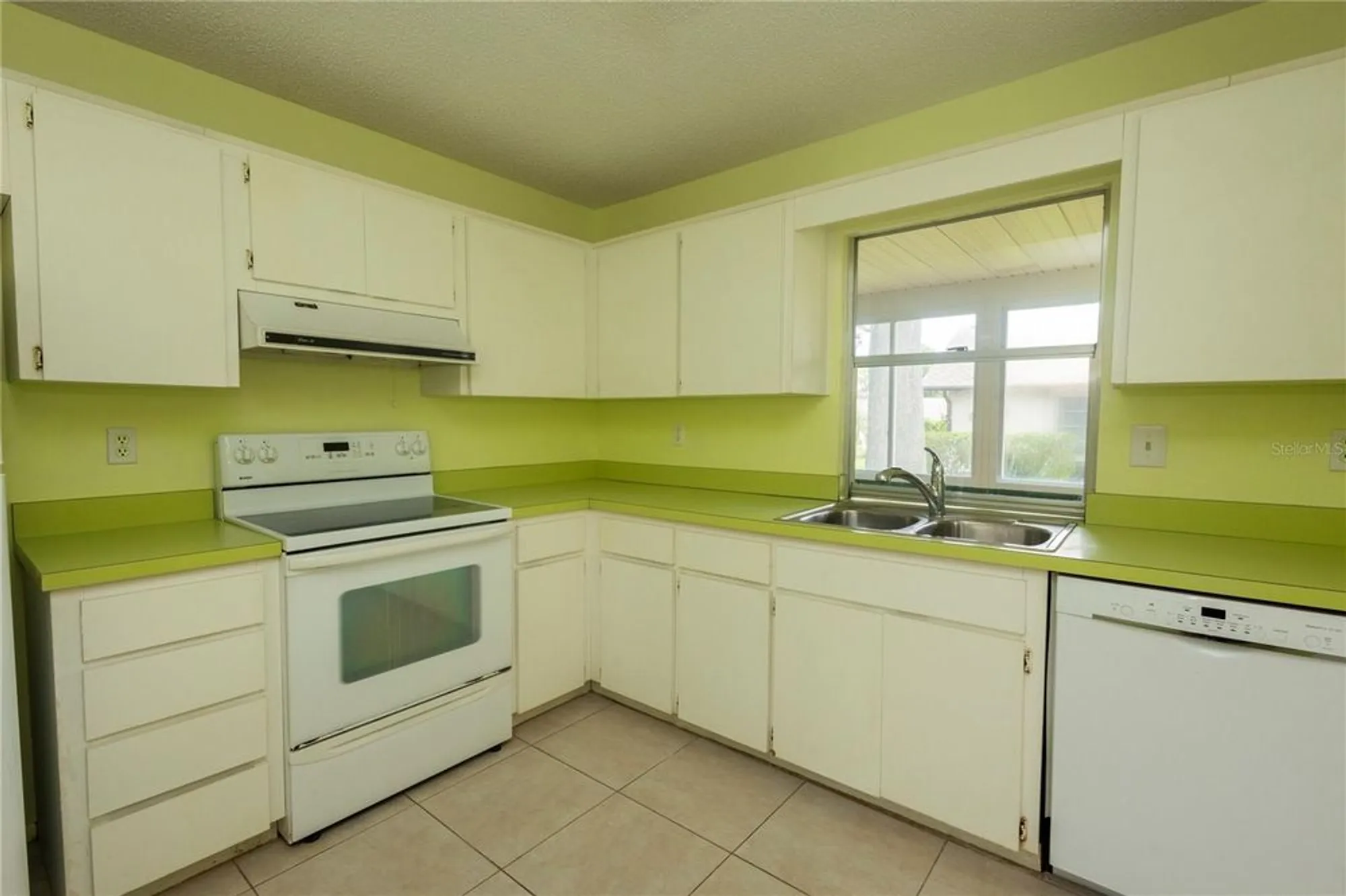 Property Slideshow image 10 of 37 | 8121 casuarina dr, Port Richey, FL, 34668