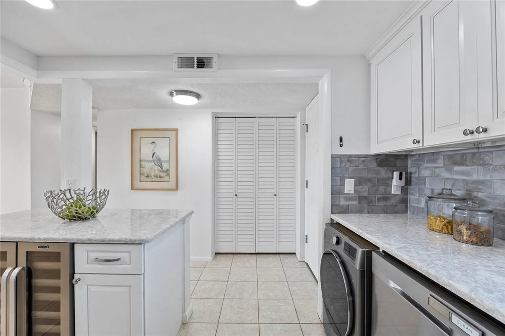 Property Slideshow image 8 of 39 | 4775 cove cir apt 203, St Petersburg, FL, 33708