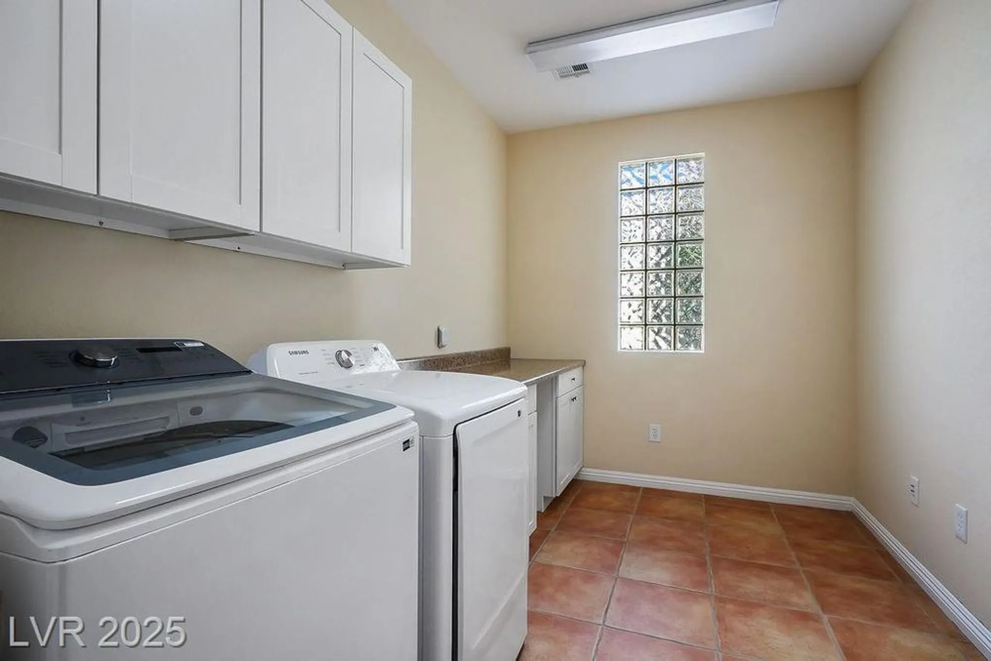 Property Slideshow image 16 of 64 | 5123 vincitor st, Las Vegas, NV, 89135