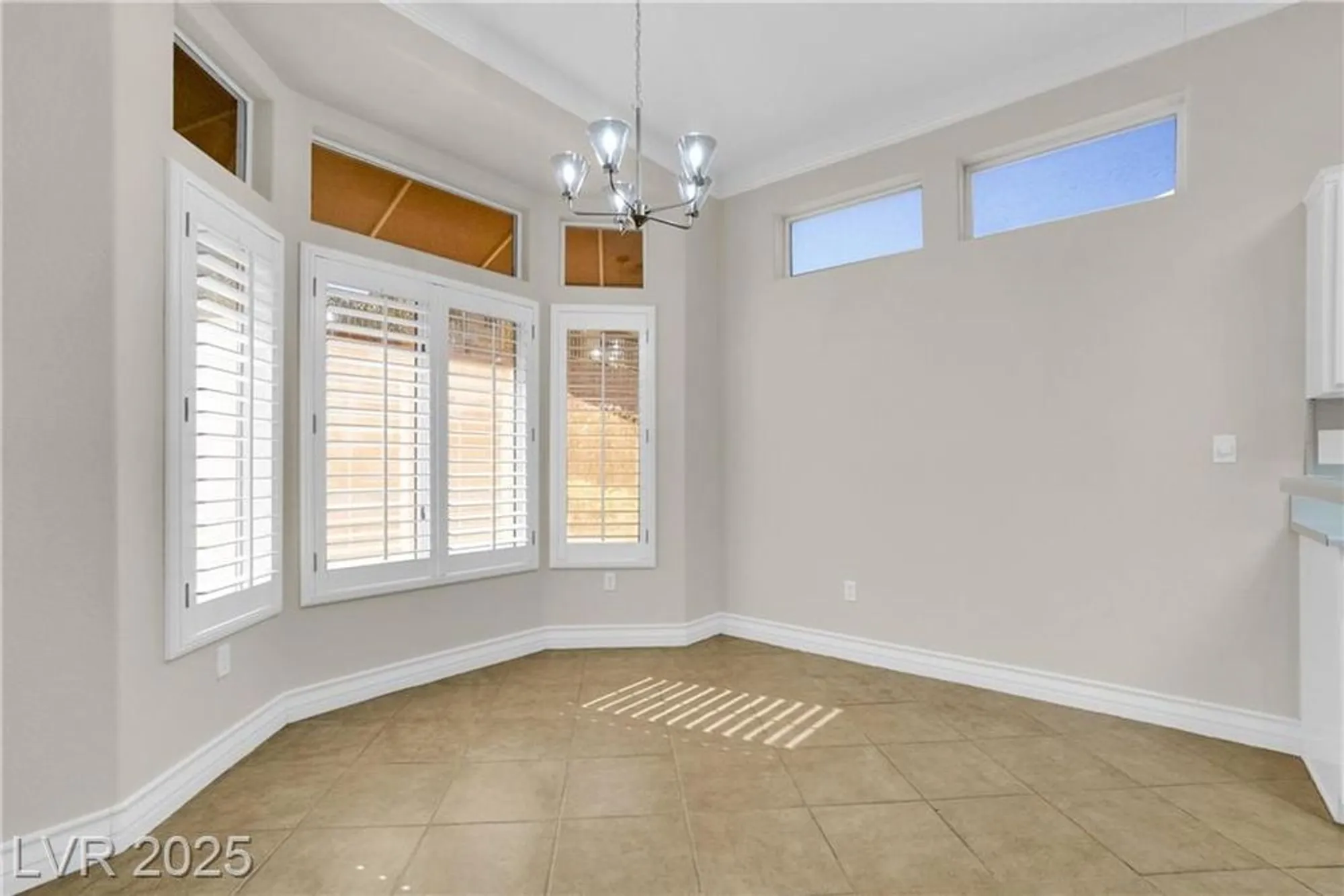 Property Slideshow image 8 of 26 | 2501 maddington dr, Las Vegas, NV, 89134