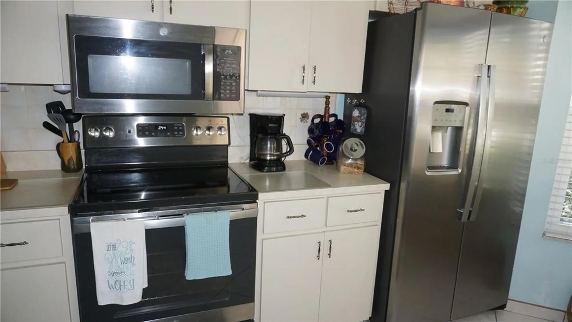 Property Slideshow image 4 of 39 | 11241 versailles ln, Port Richey, FL, 34668