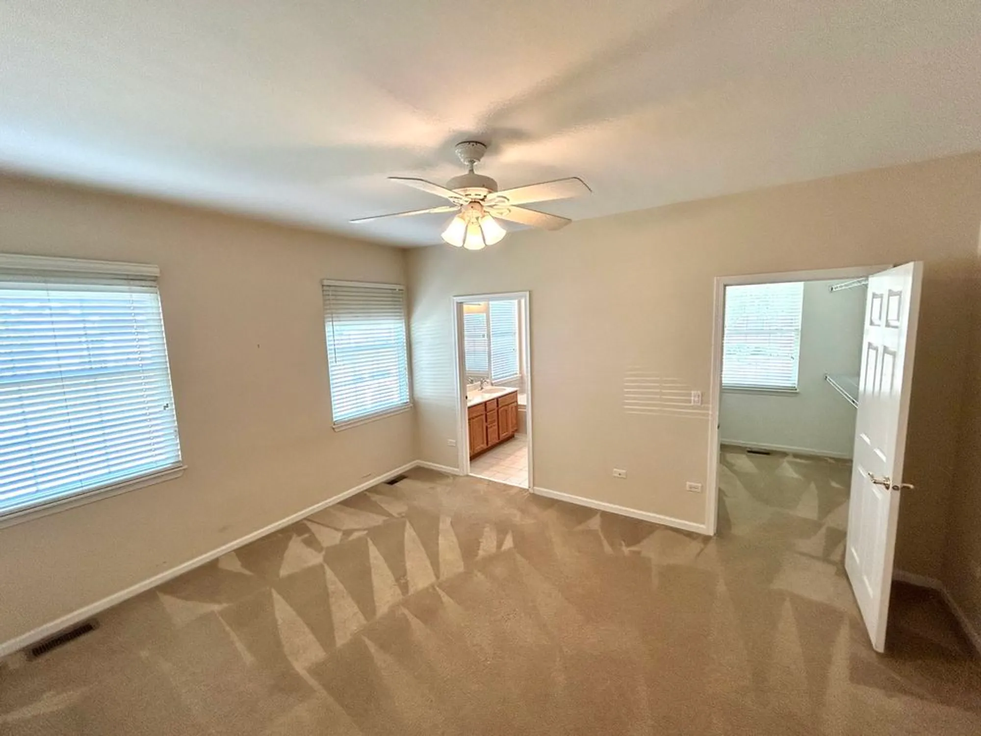 Property Slideshow image 9 of 19 | 21531 wolf lake way, Crest Hill, IL, 60403