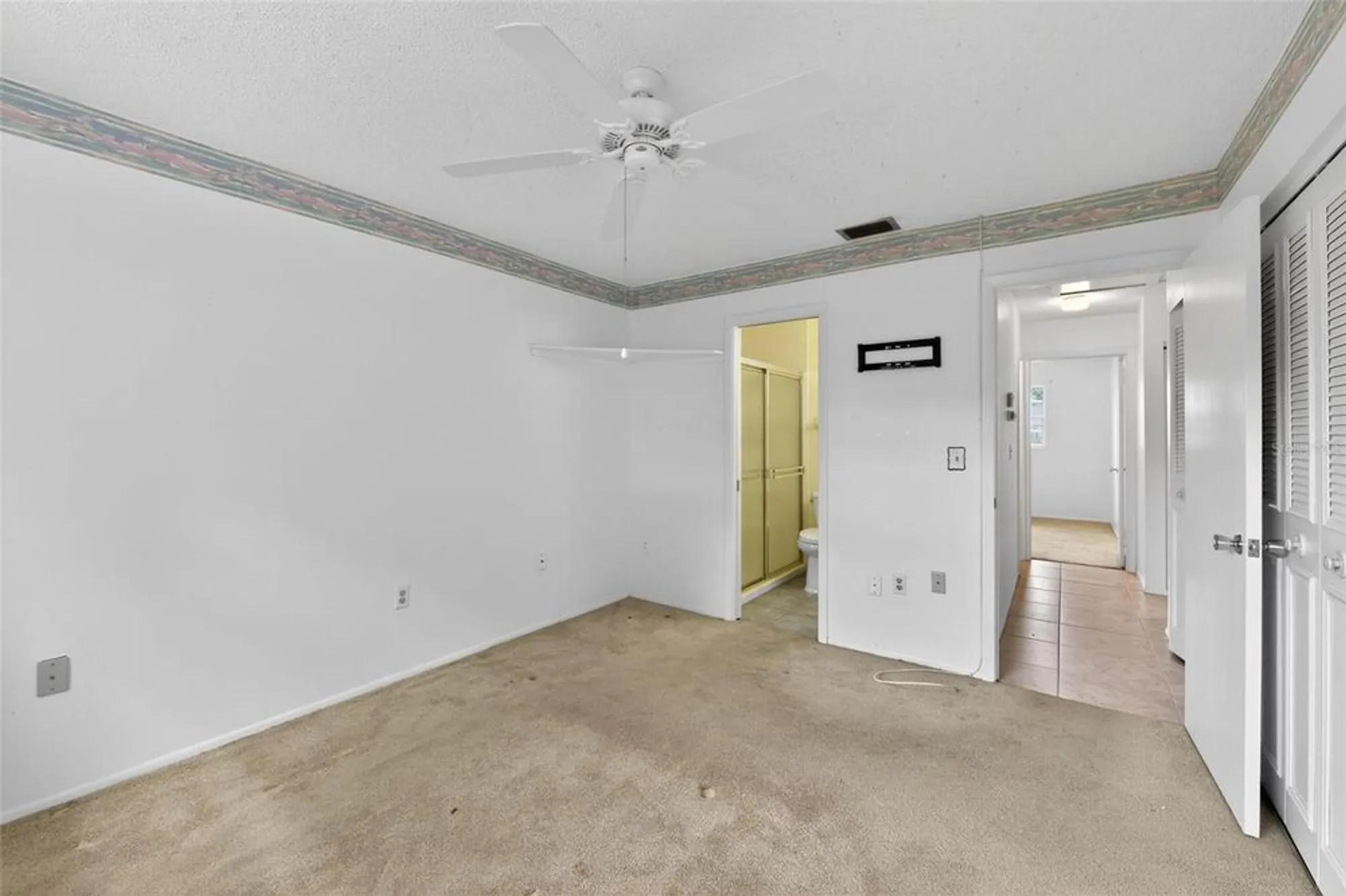 Property Slideshow image 12 of 27 | 2560 golf course dr 507, Sarasota, FL, 34234