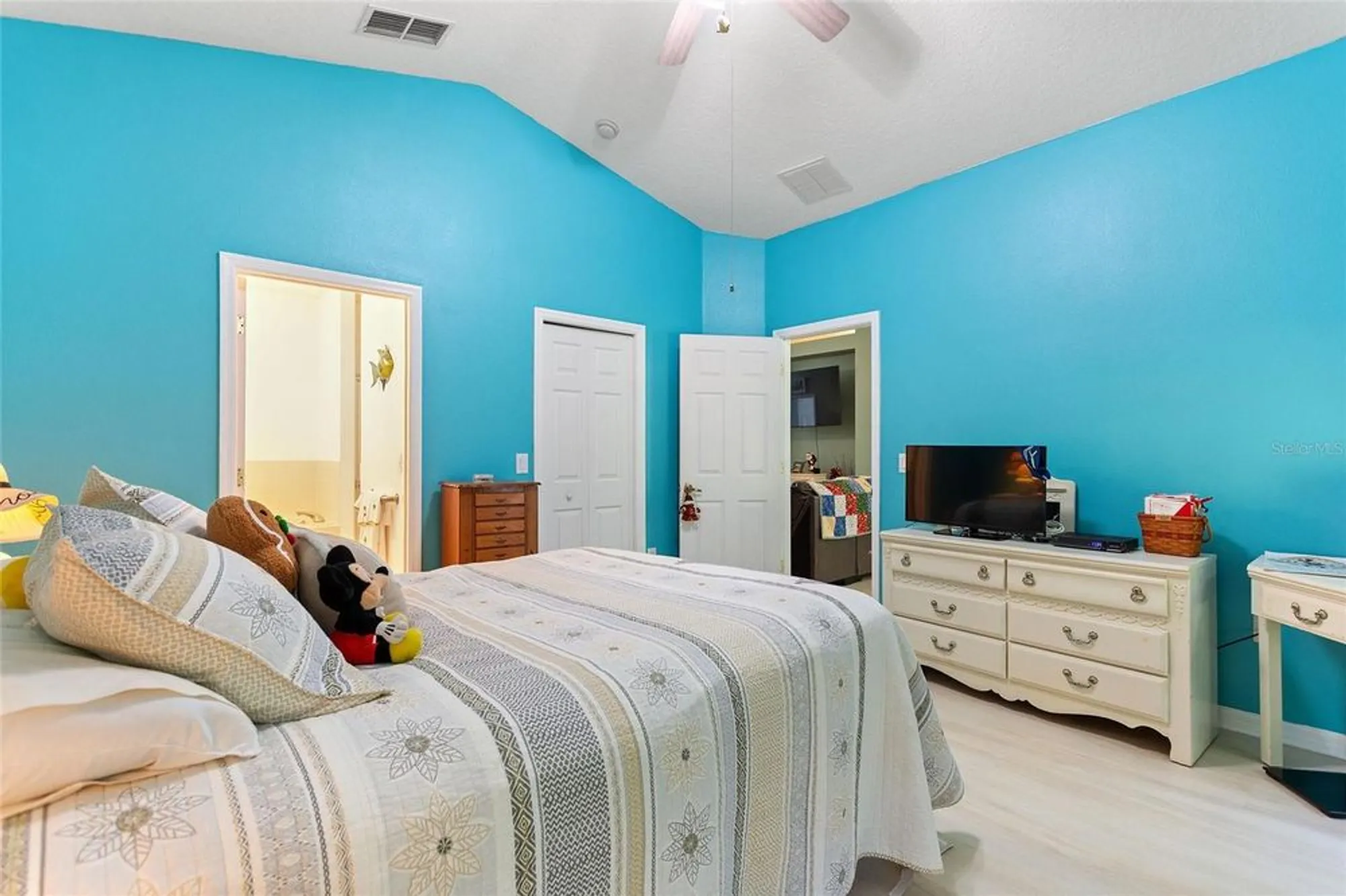 Property Slideshow image 6 of 60 | 642 vista oaks way, Davenport, FL, 33837