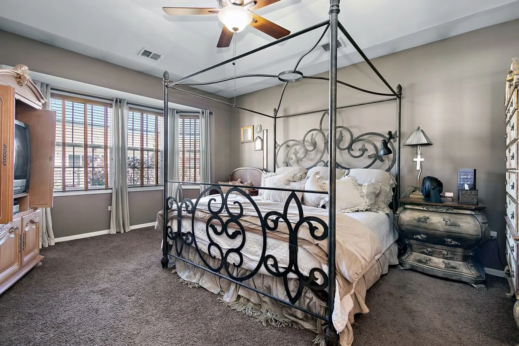 Property Slideshow image 22 of 31 | 17053 mendota dr, Lockport, IL, 60441