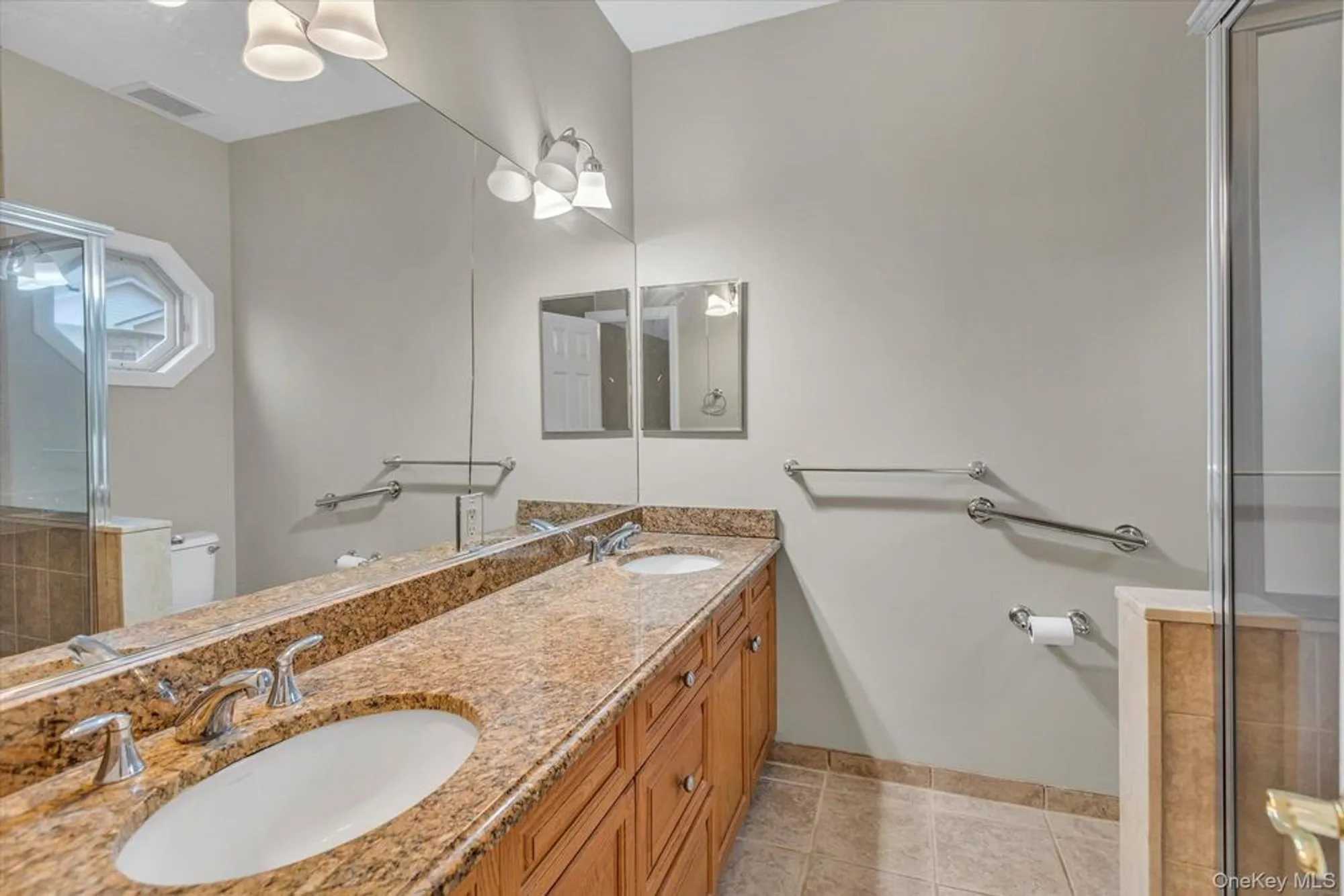 Property Slideshow image 12 of 24 | 119 autumn dr, Plainview, NY, 11803
