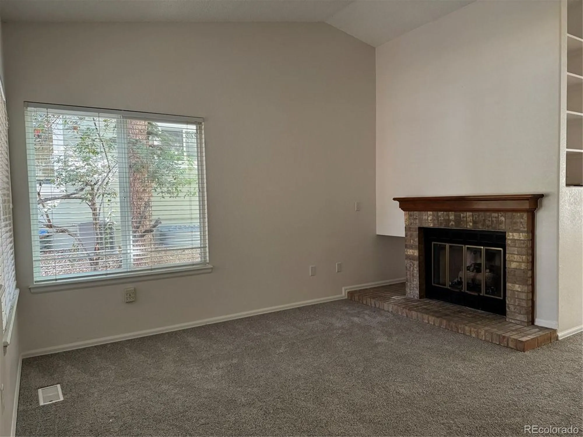 Property Slideshow image 4 of 31 | 41 canongate ln, Highlands Ranch, CO, 80130