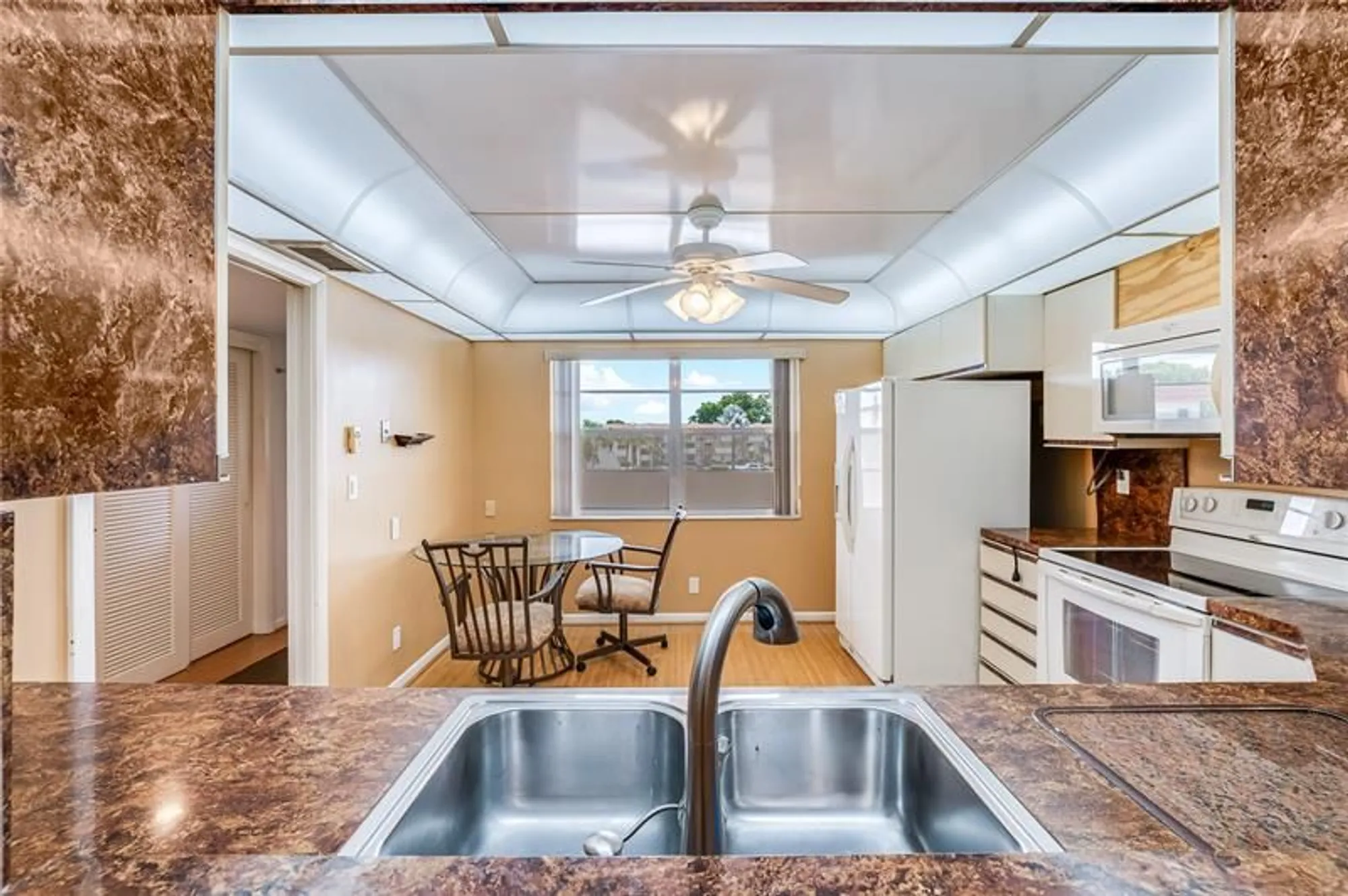 Property Slideshow image 16 of 57 | 271 s hollybrook dr 304, Pembroke Pines, FL, 33025