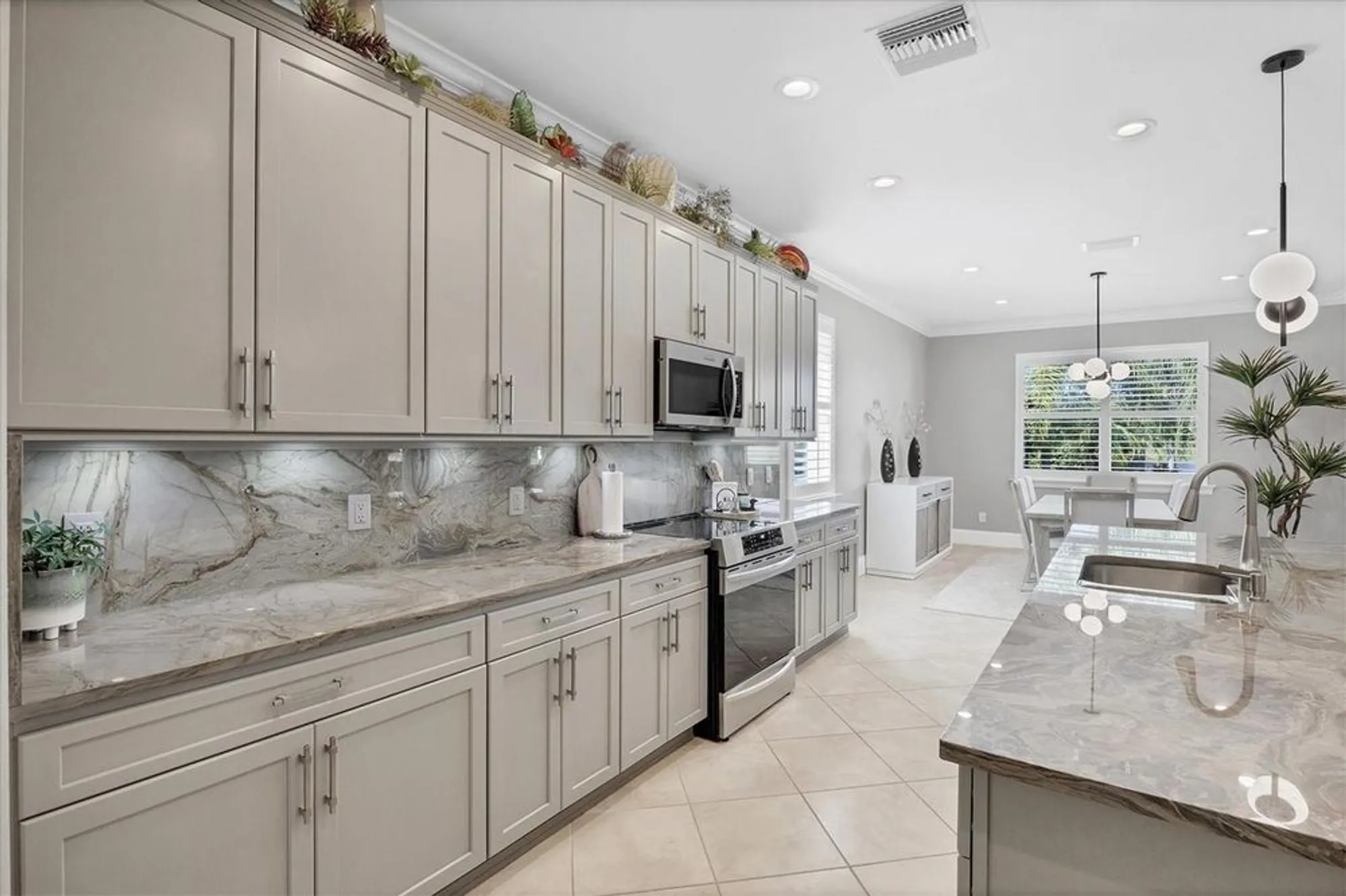 Property Slideshow image 14 of 66 | 6144 abaco dr, Sarasota, FL, 34238