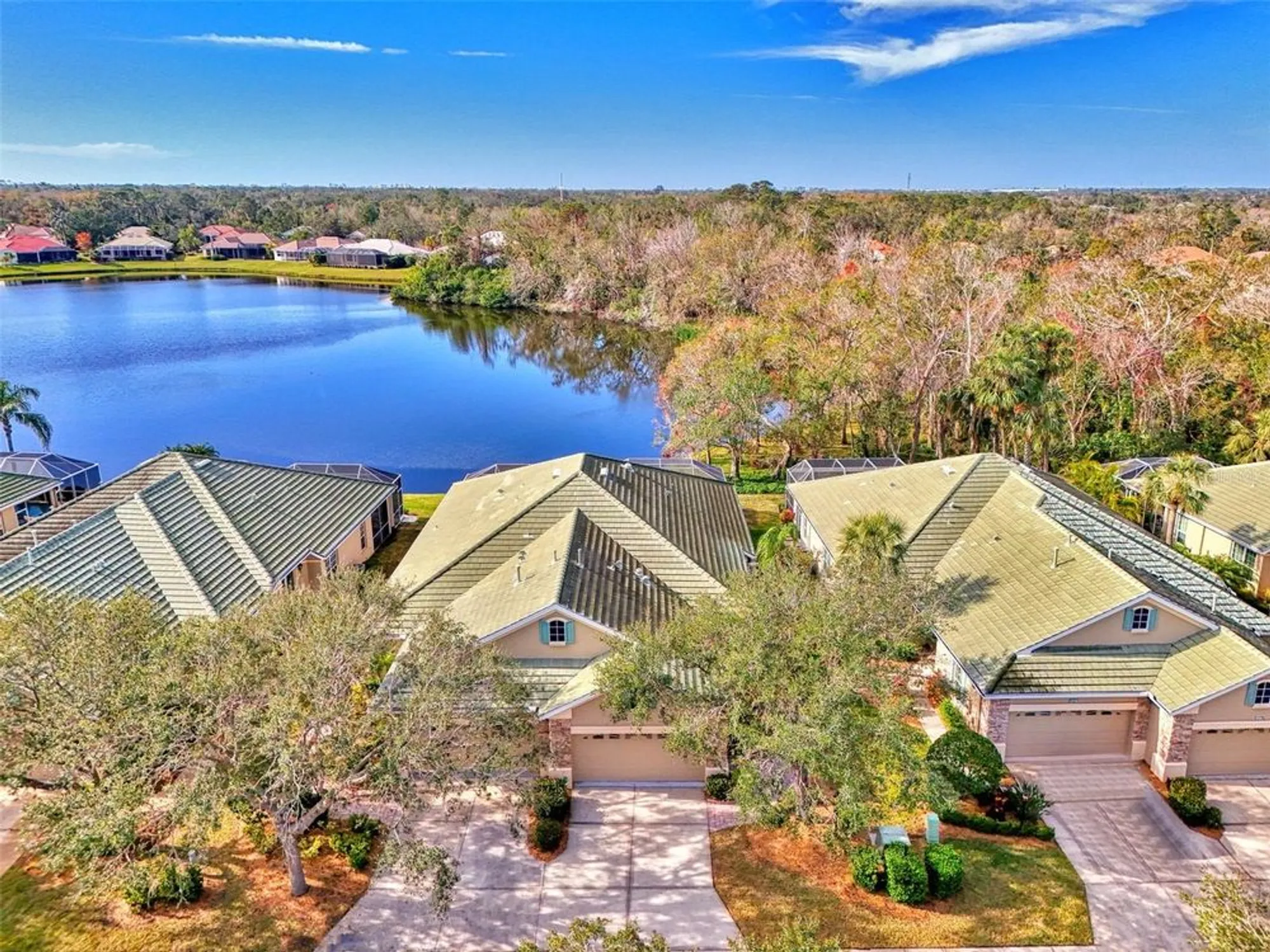 Property Slideshow image 6 of 53 | 4914 lakescene pl, Sarasota, FL, 34243