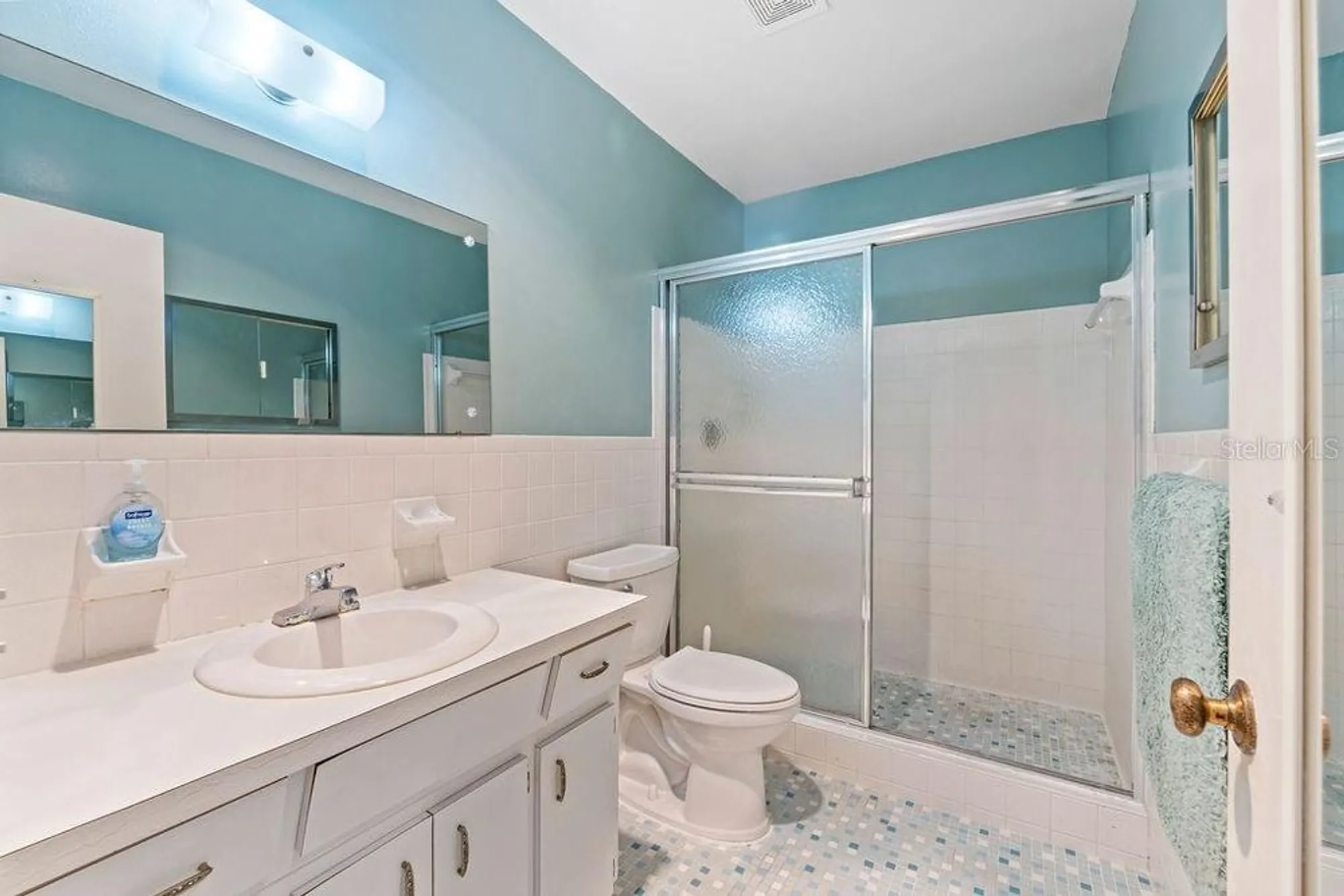 Property Slideshow image 14 of 16 | 2285 israeli dr apt 29, Clearwater, FL, 33763