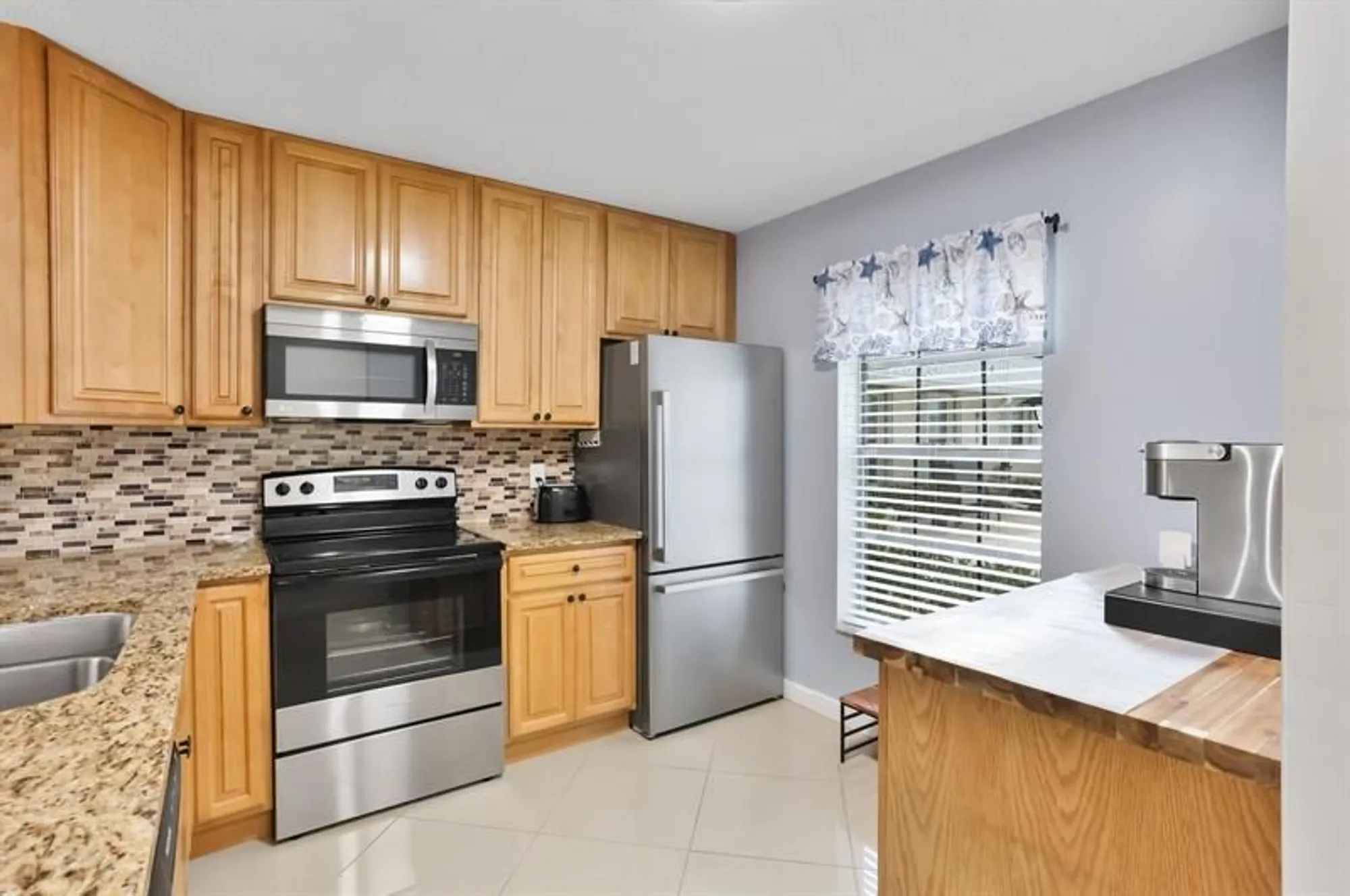 Property Slideshow image 6 of 33 | 395 bennington ln, Lake Worth, FL, 33467