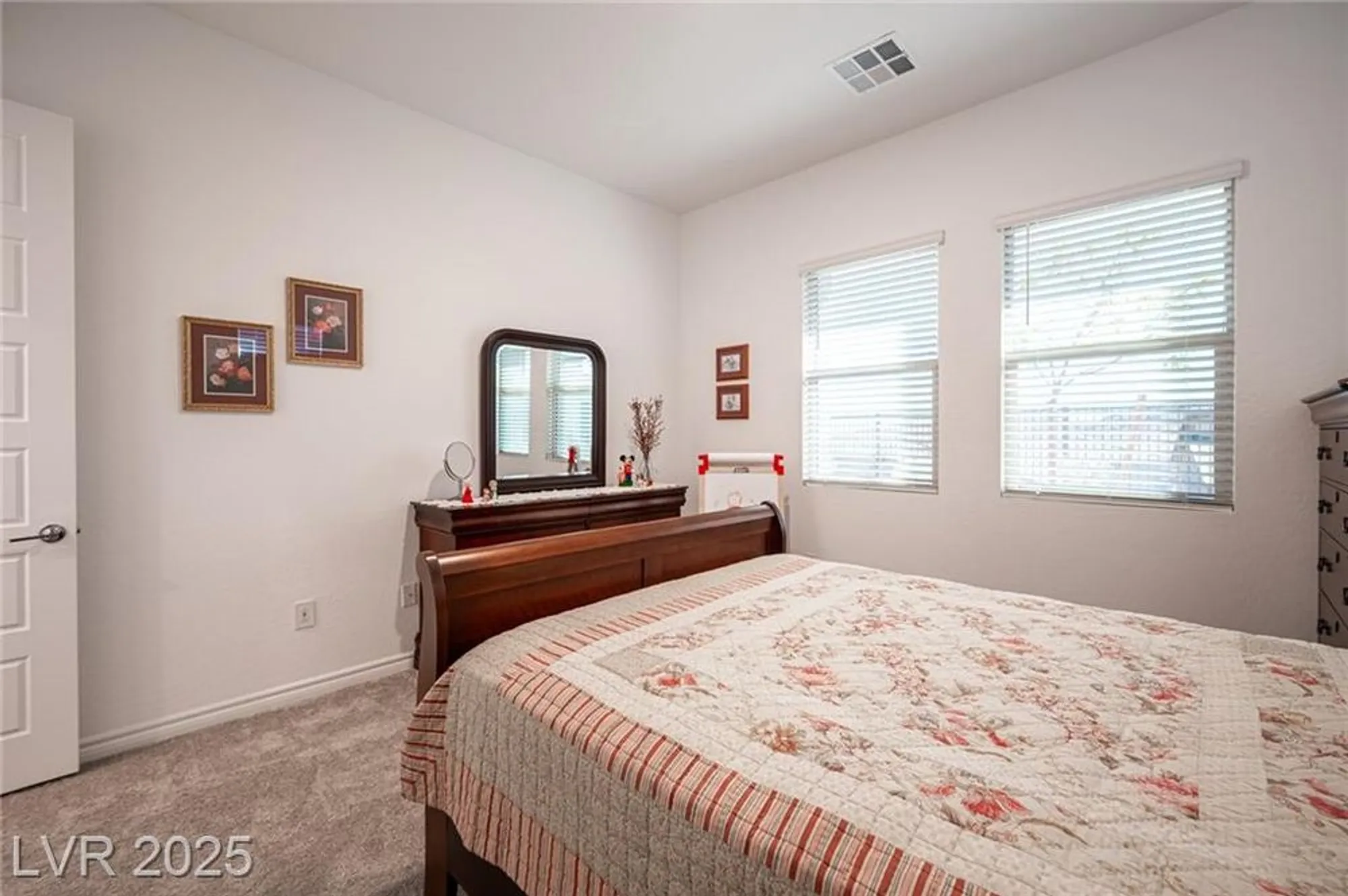 Property Slideshow image 28 of 46 | 932 belleforte ln, Las Vegas, NV, 89138