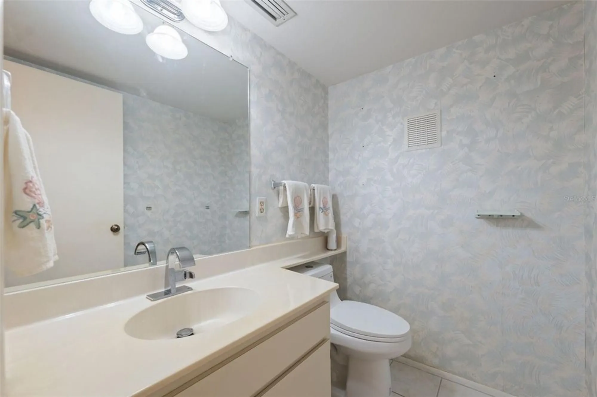 Property Slideshow image 22 of 49 | 2192 swedish dr 26, Clearwater, FL, 33763