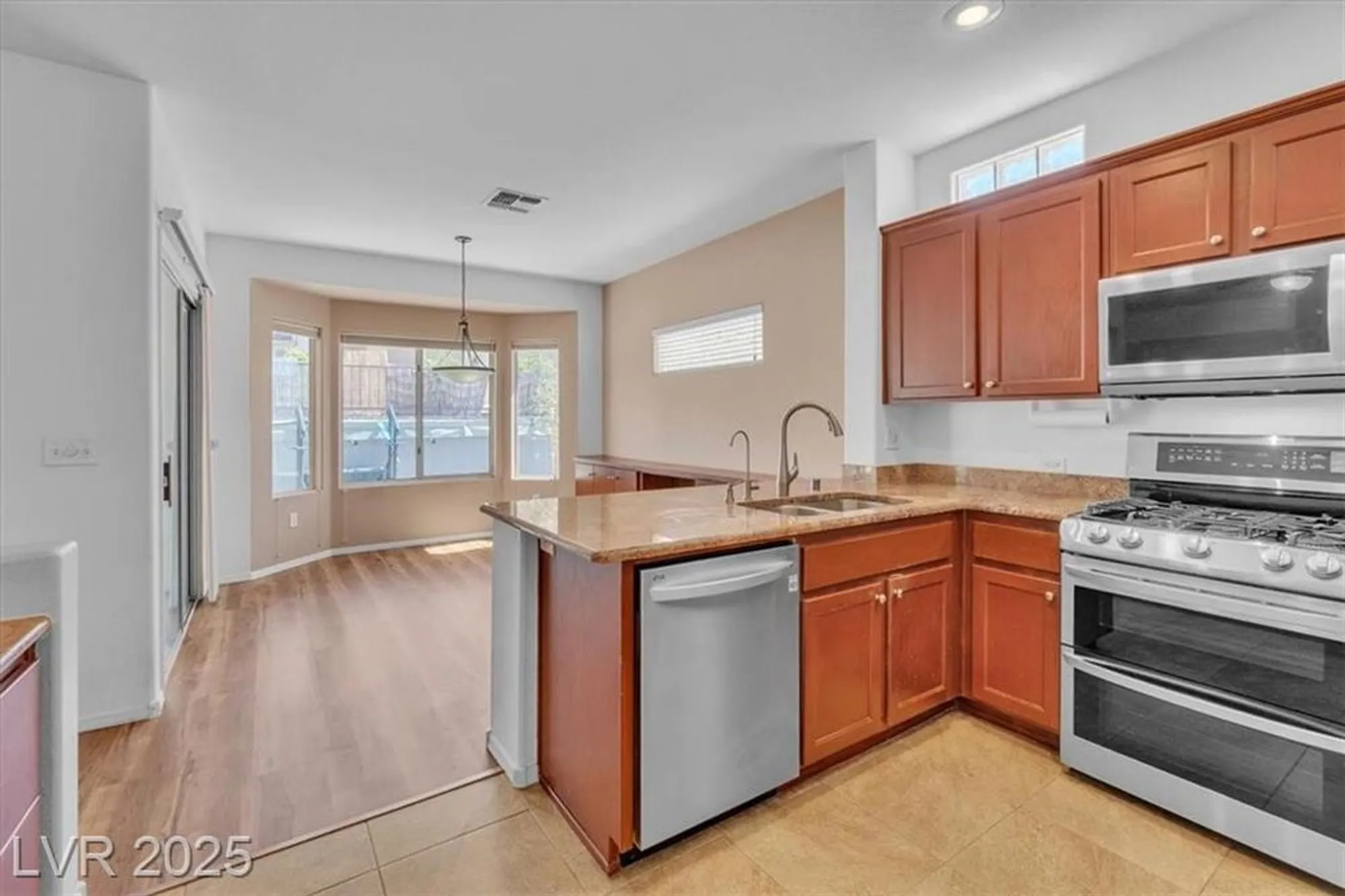 Property Slideshow image 10 of 36 | 2134 colvin run dr, Henderson, NV, 89052