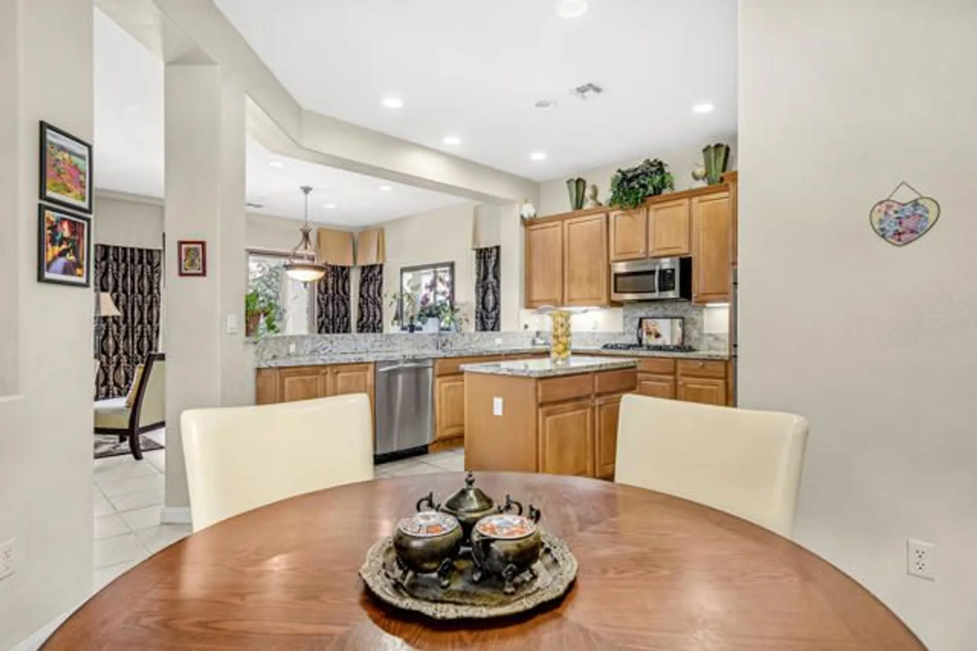 Property Slideshow image 13 of 47 | 81193 avenida tres lagunas, Indio, CA, 92203