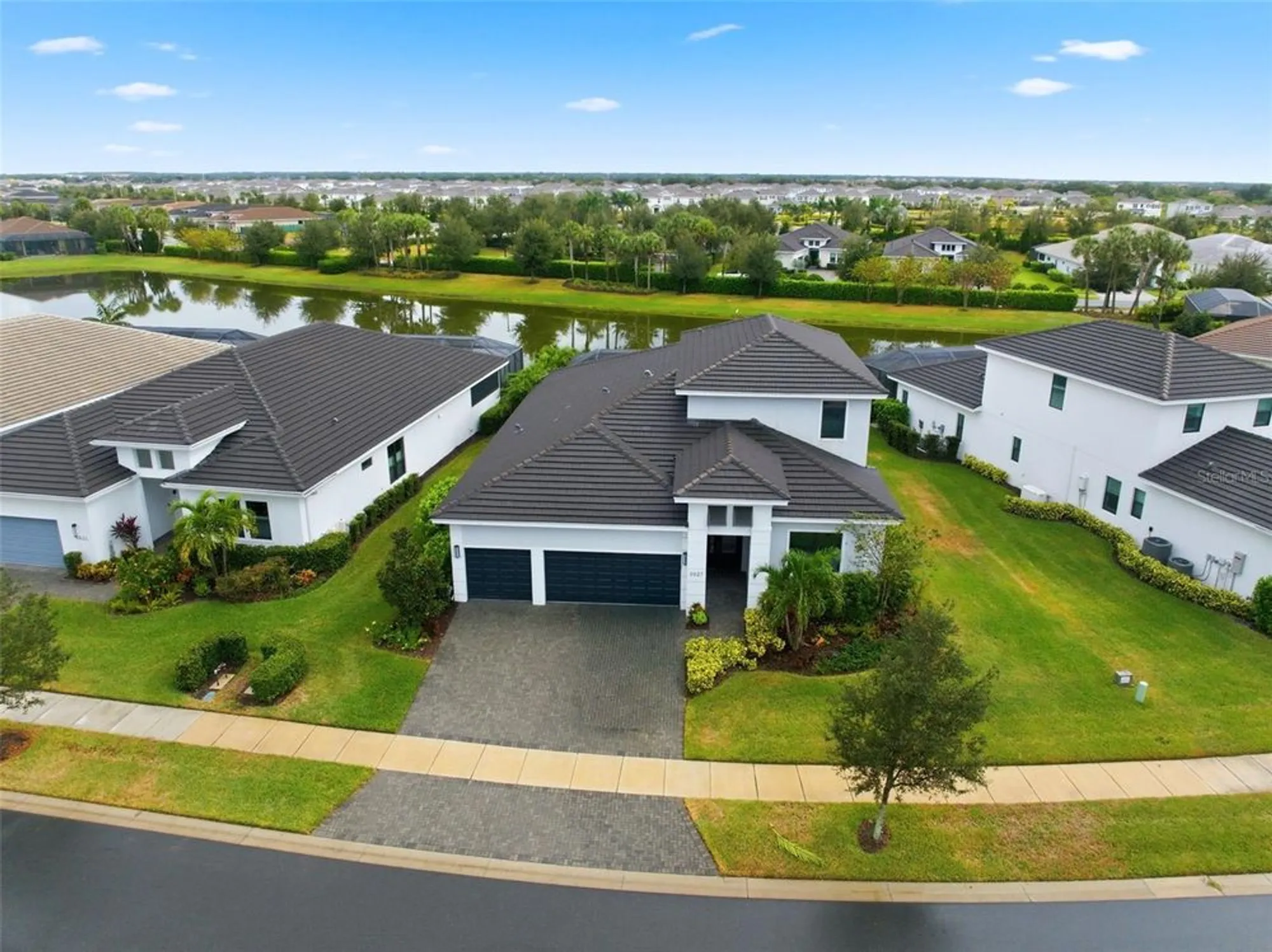 Property Slideshow image 50 of 71 | 5027 kiva cir, Bradenton, FL, 34211