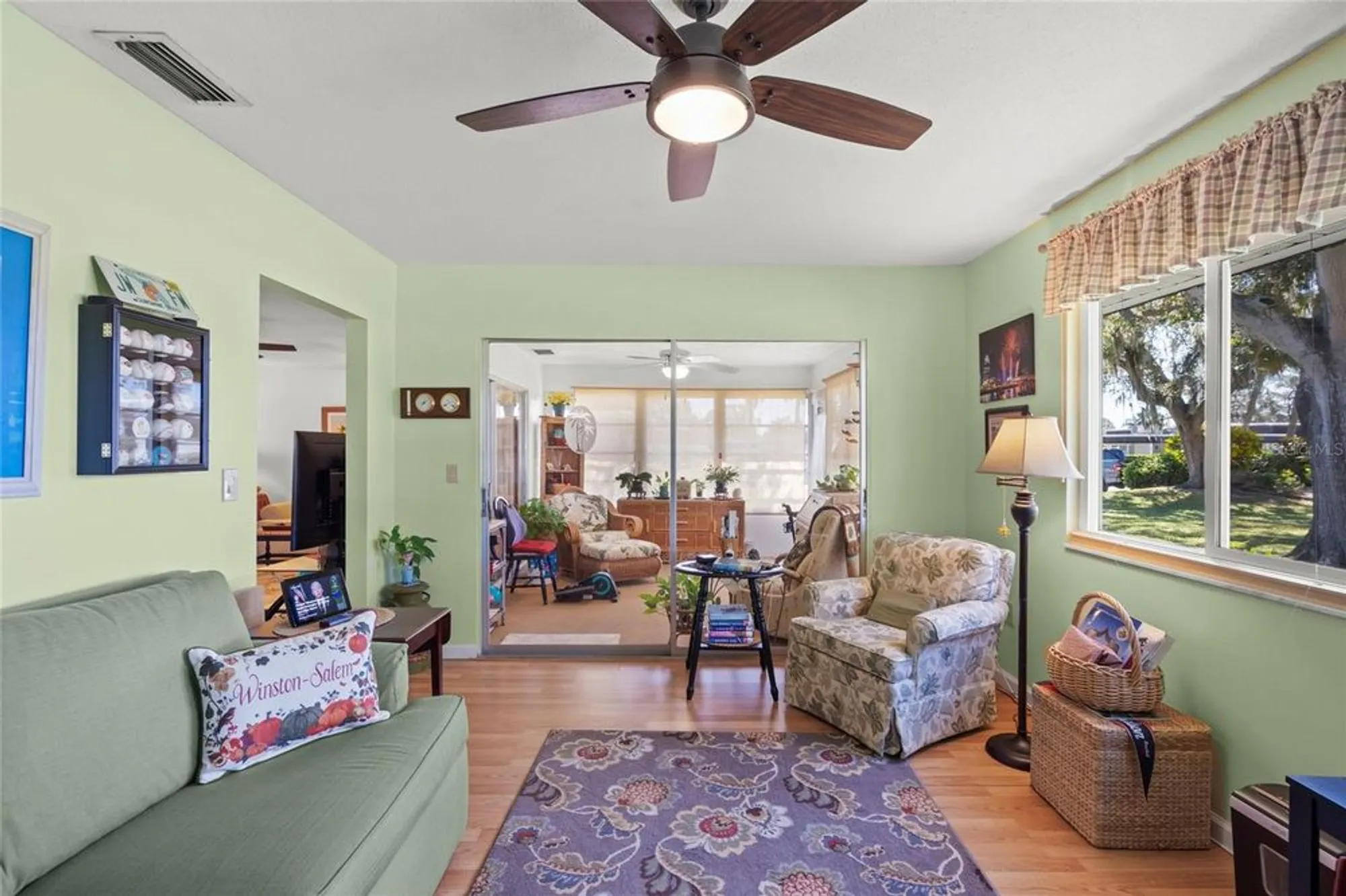 Property Slideshow image 19 of 41 | 1325 glen oaks dr 133, Sarasota, FL, 34232