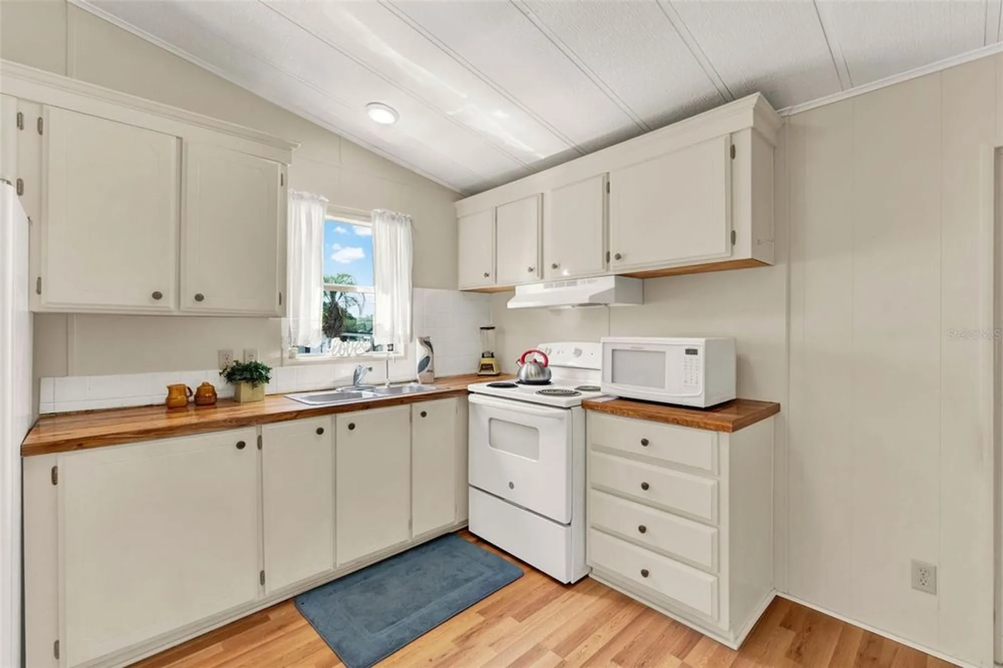 Property Slideshow image 9 of 19 | 741 royal palm ave, The Villages, FL, 32159