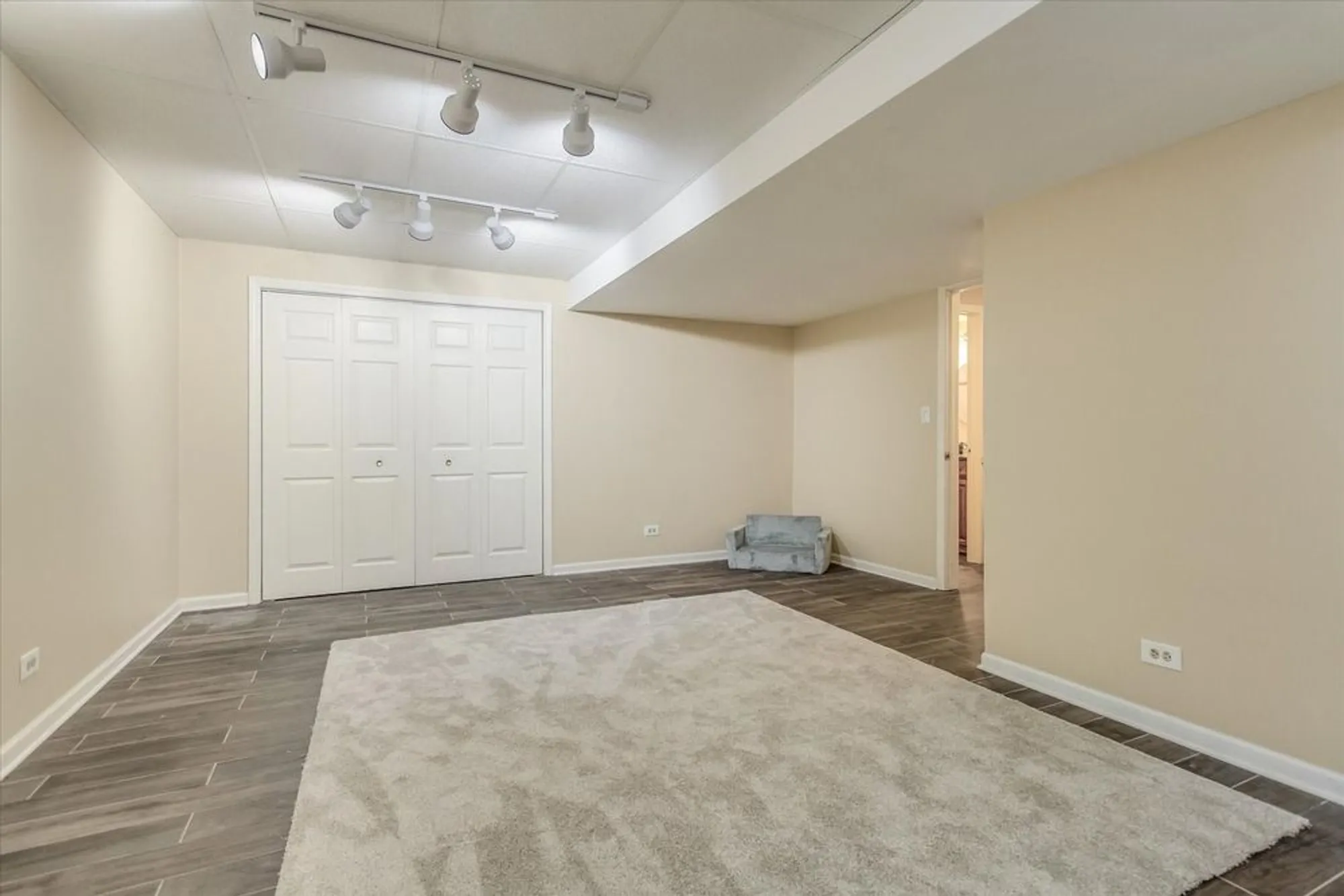 Property Slideshow image 29 of 42 | 970 longmeadow ct, Lake Barrington, IL, 60010