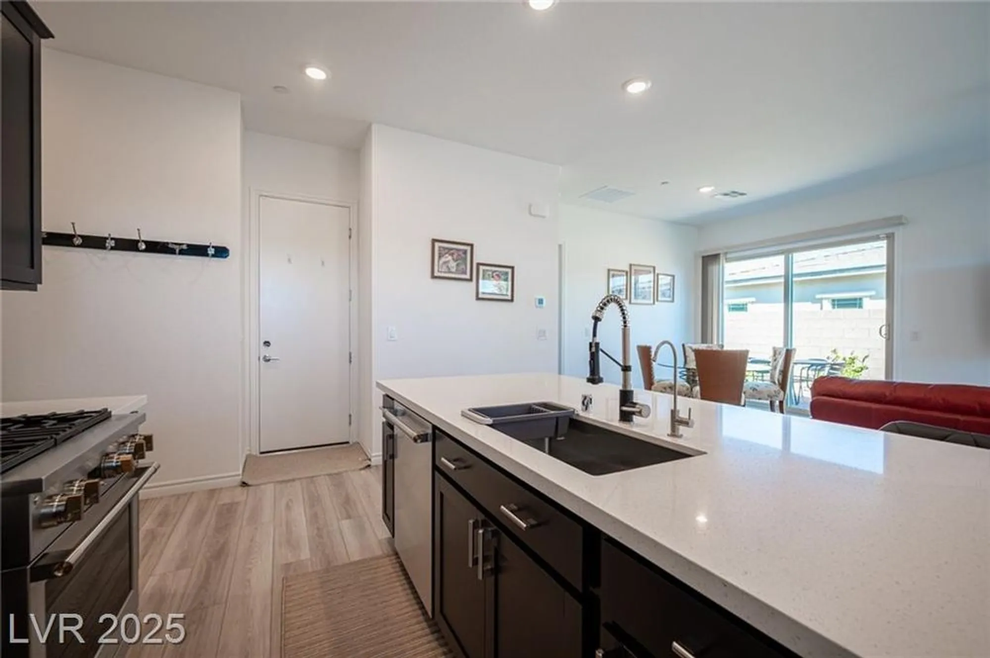 Property Slideshow image 24 of 46 | 932 belleforte ln, Las Vegas, NV, 89138