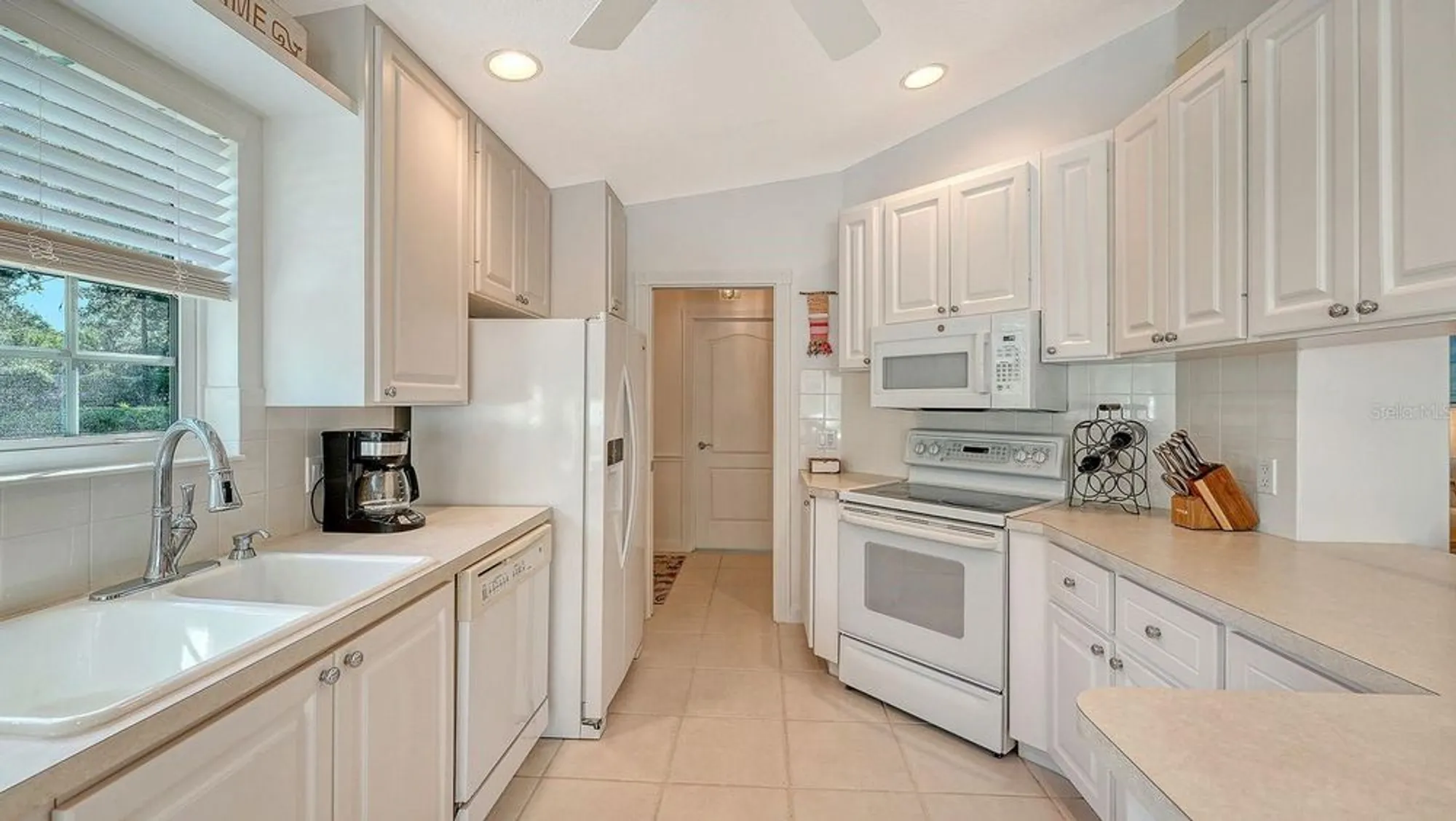 Property Slideshow image 14 of 71 | 8878 estepona ct, Sarasota, FL, 34238