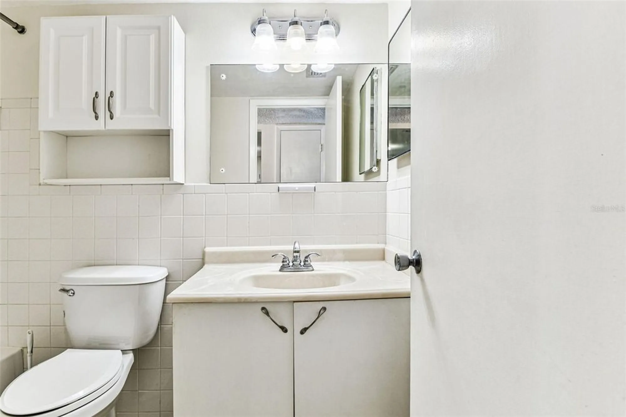 Property Slideshow image 18 of 73 | 2466 ecuadorian way apt 6, Clearwater, FL, 33763
