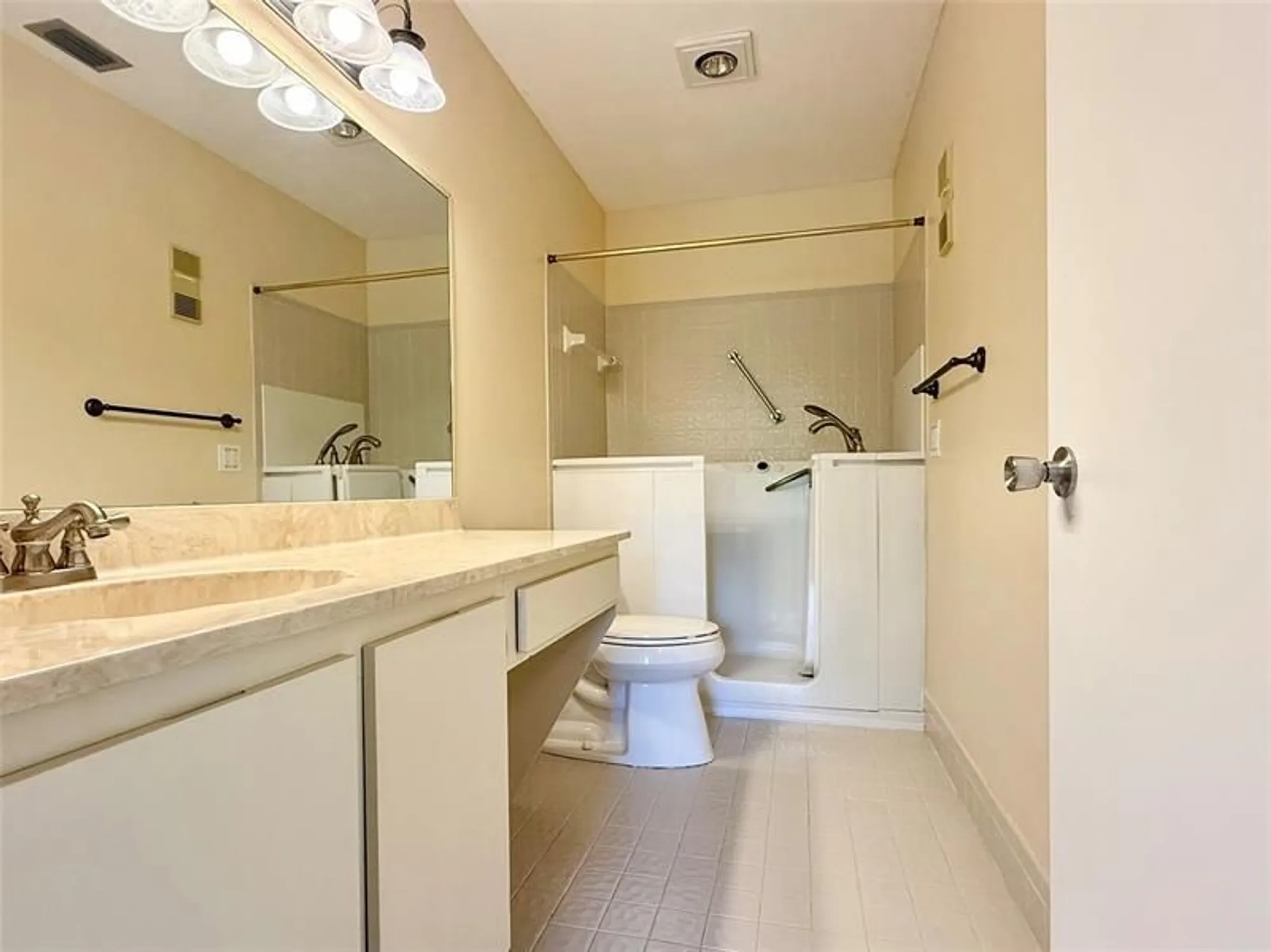 Property Slideshow image 25 of 62 | 10805 bahama palm way apt 201, Boynton Beach, FL, 33437