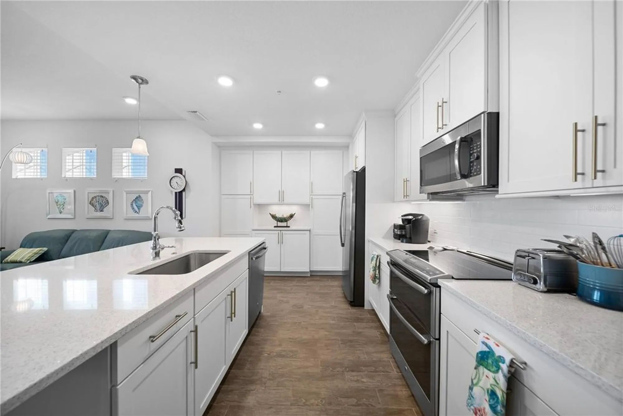 Property Slideshow image 9 of 72 | 391 aruba cir 303, Bradenton, FL, 34209