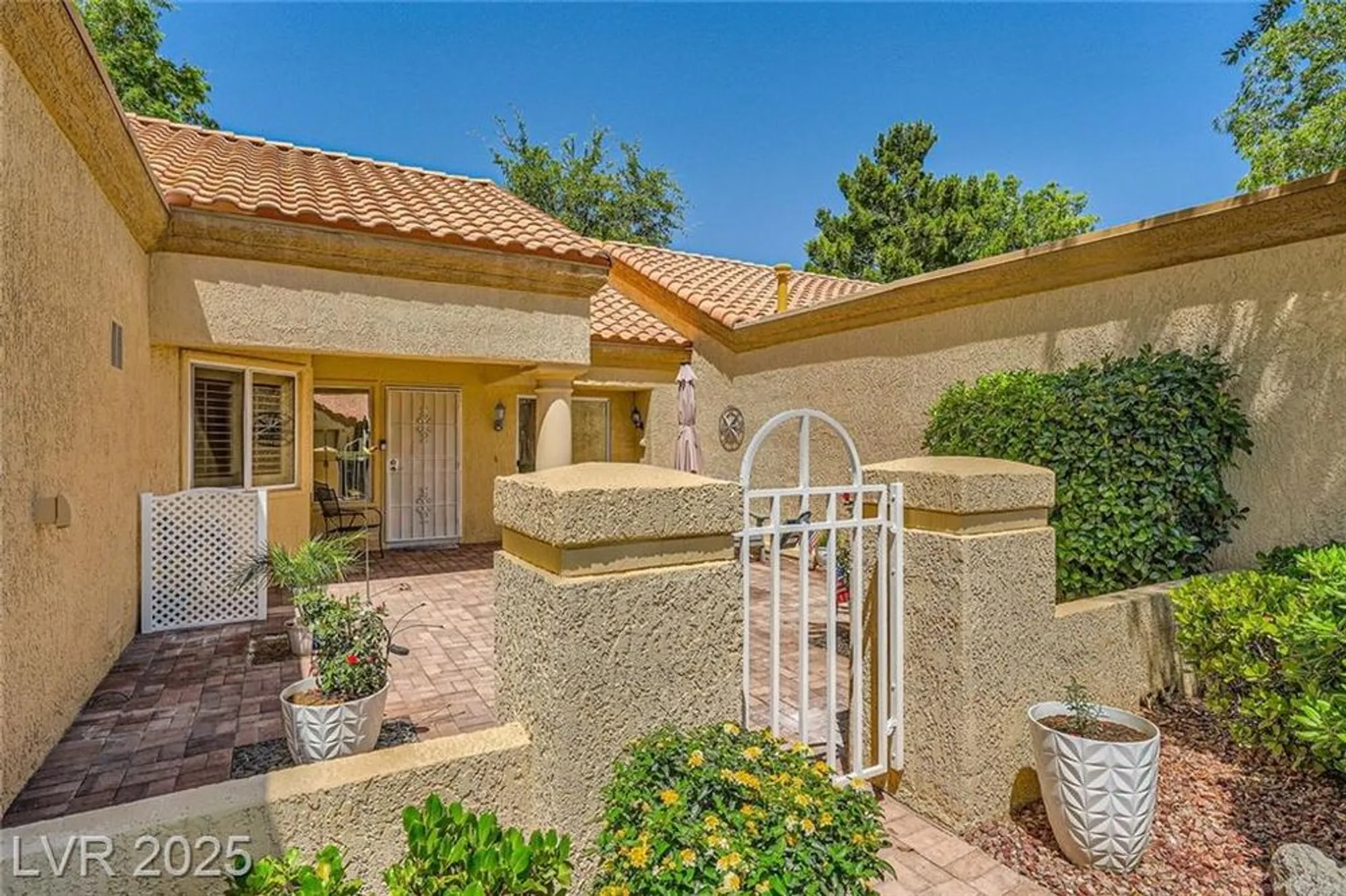 Property Slideshow image 7 of 53 | 9024 starmount dr, Las Vegas, NV, 89134