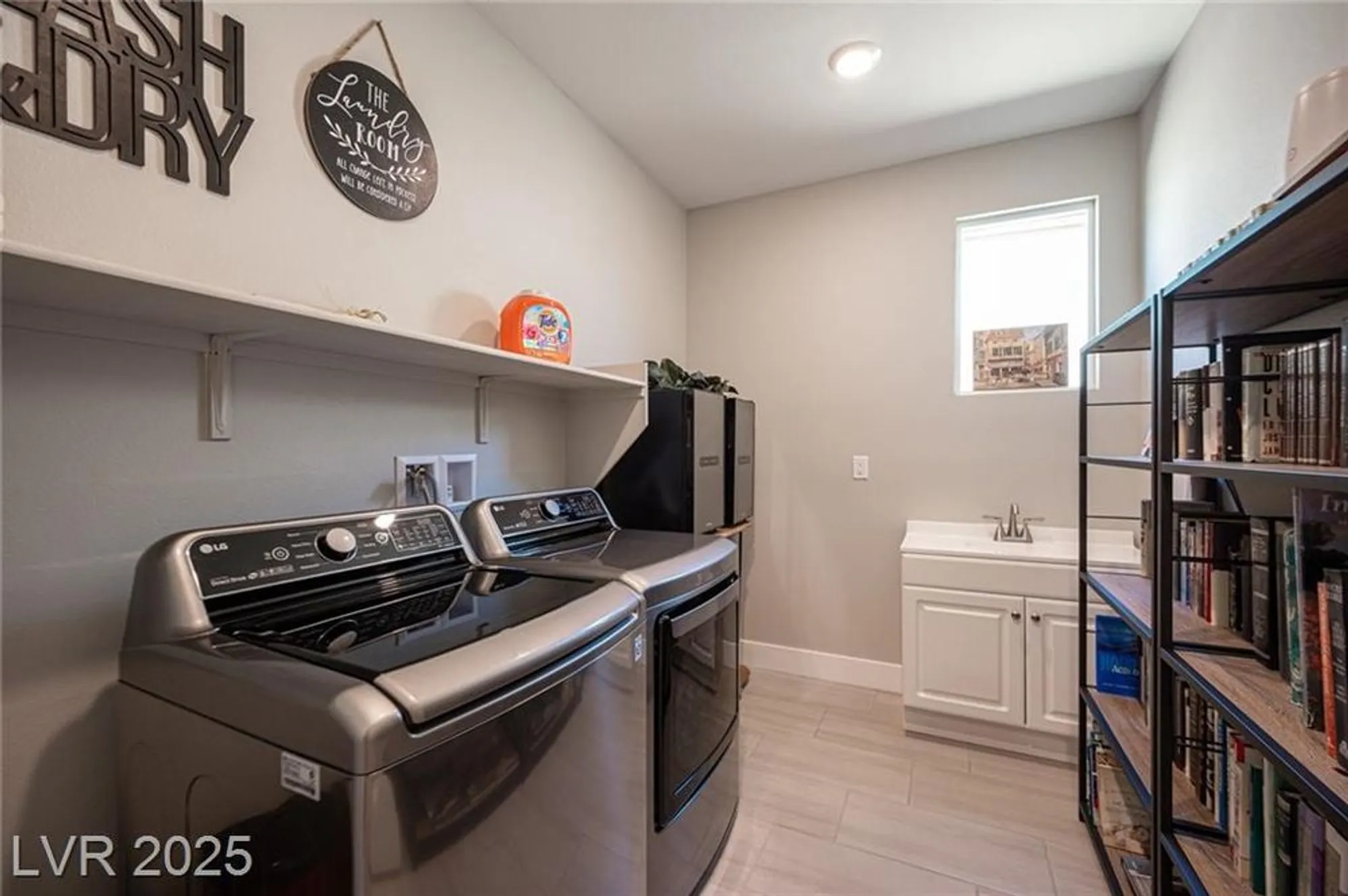 Property Slideshow image 47 of 55 | 35 cliffwater st, Henderson, NV, 89011