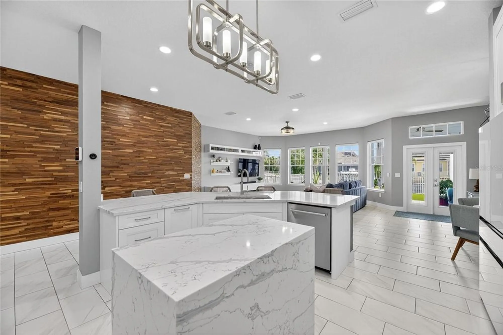 Property Slideshow image 24 of 66 | 526 islebay dr, Apollo Beach, FL, 33572