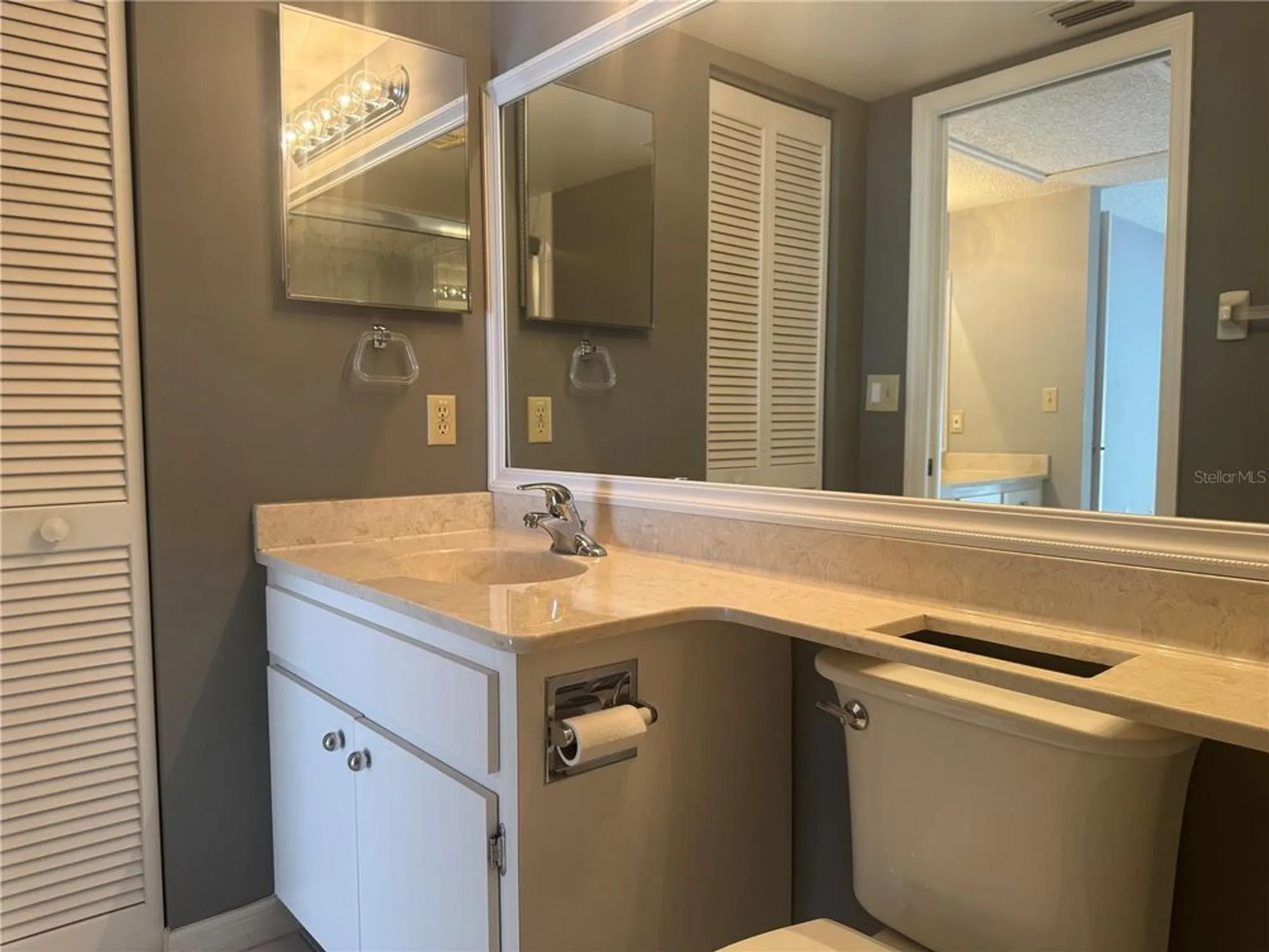 Property Slideshow image 17 of 39 | 266 cerromar way 55, Venice, FL, 34293