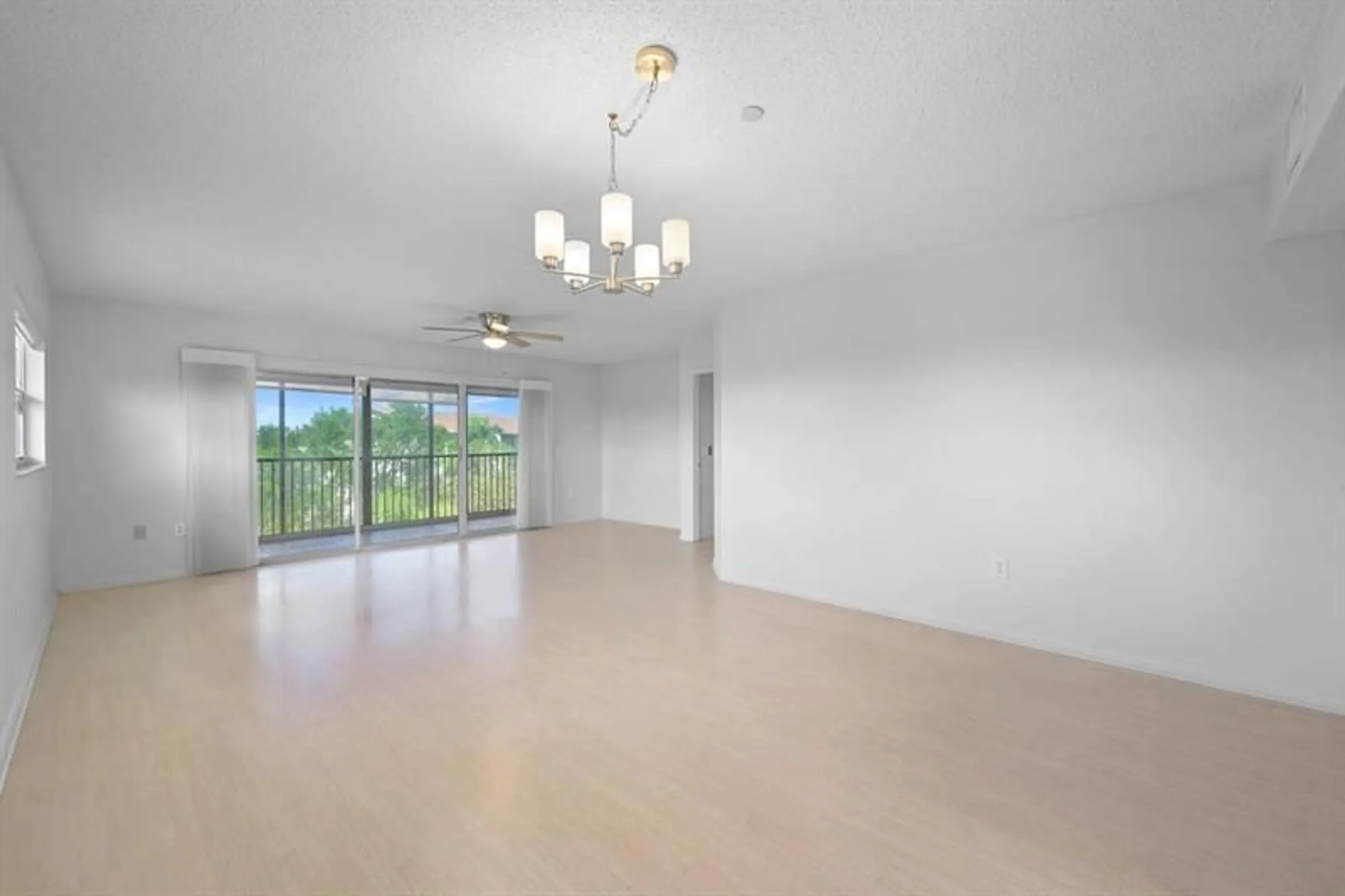 Property Slideshow image 4 of 23 | 550 sw 137th ave 401l, Pembroke Pines, FL, 33027